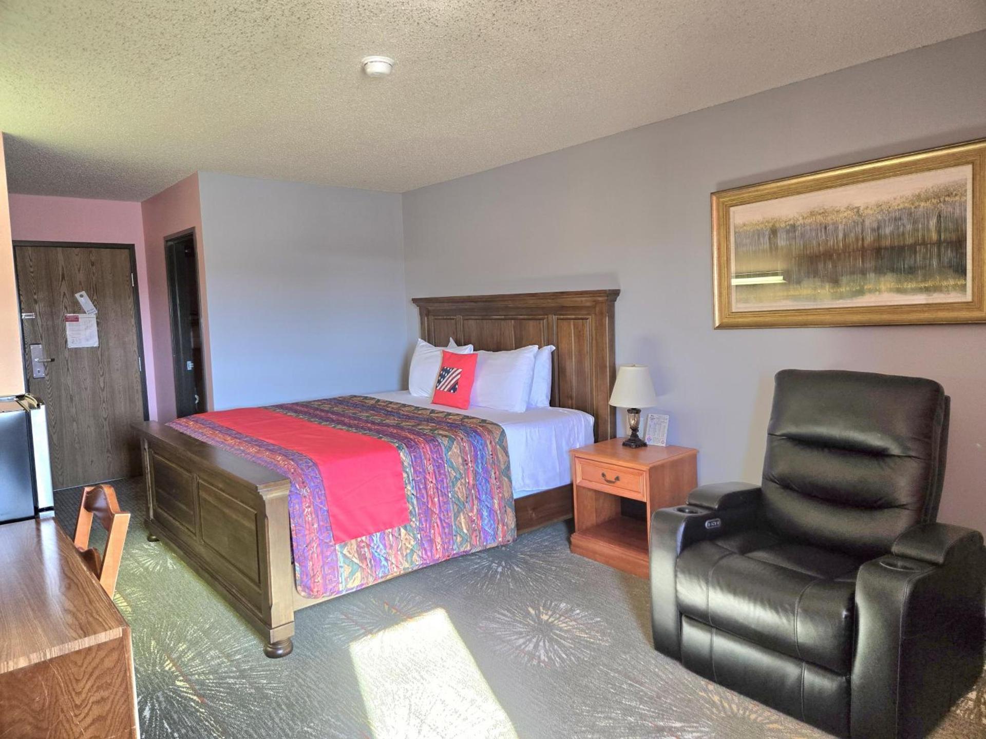 American Inn Ozark photo 15