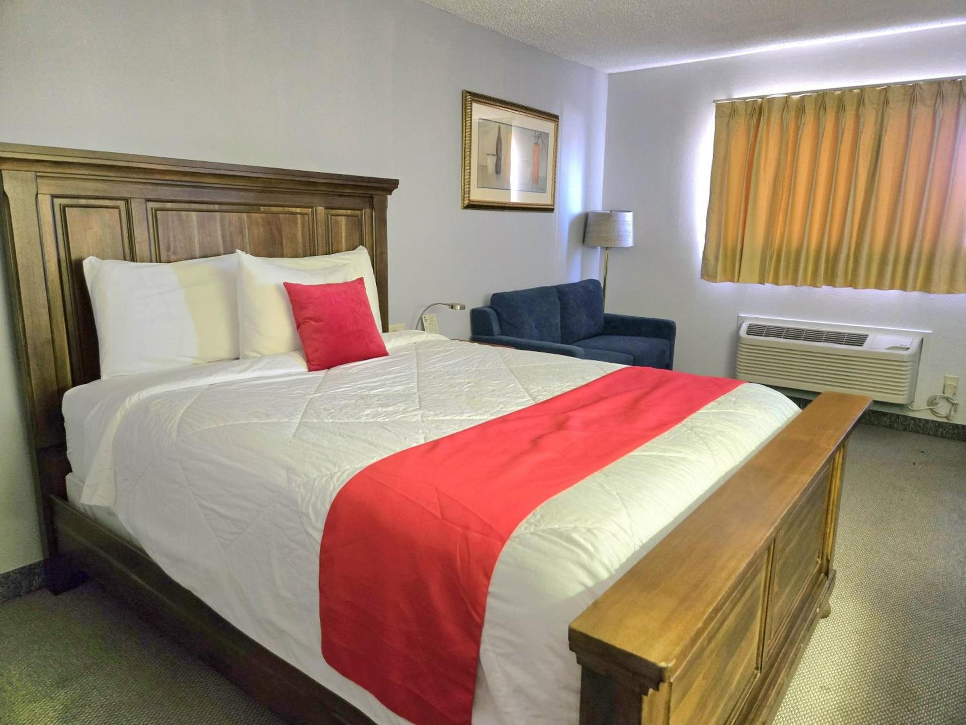 American Inn Ozark photo 13