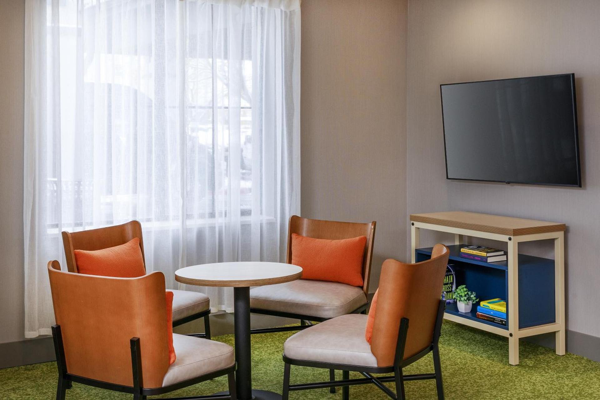 Spark by Hilton Denver International Airport photo 14