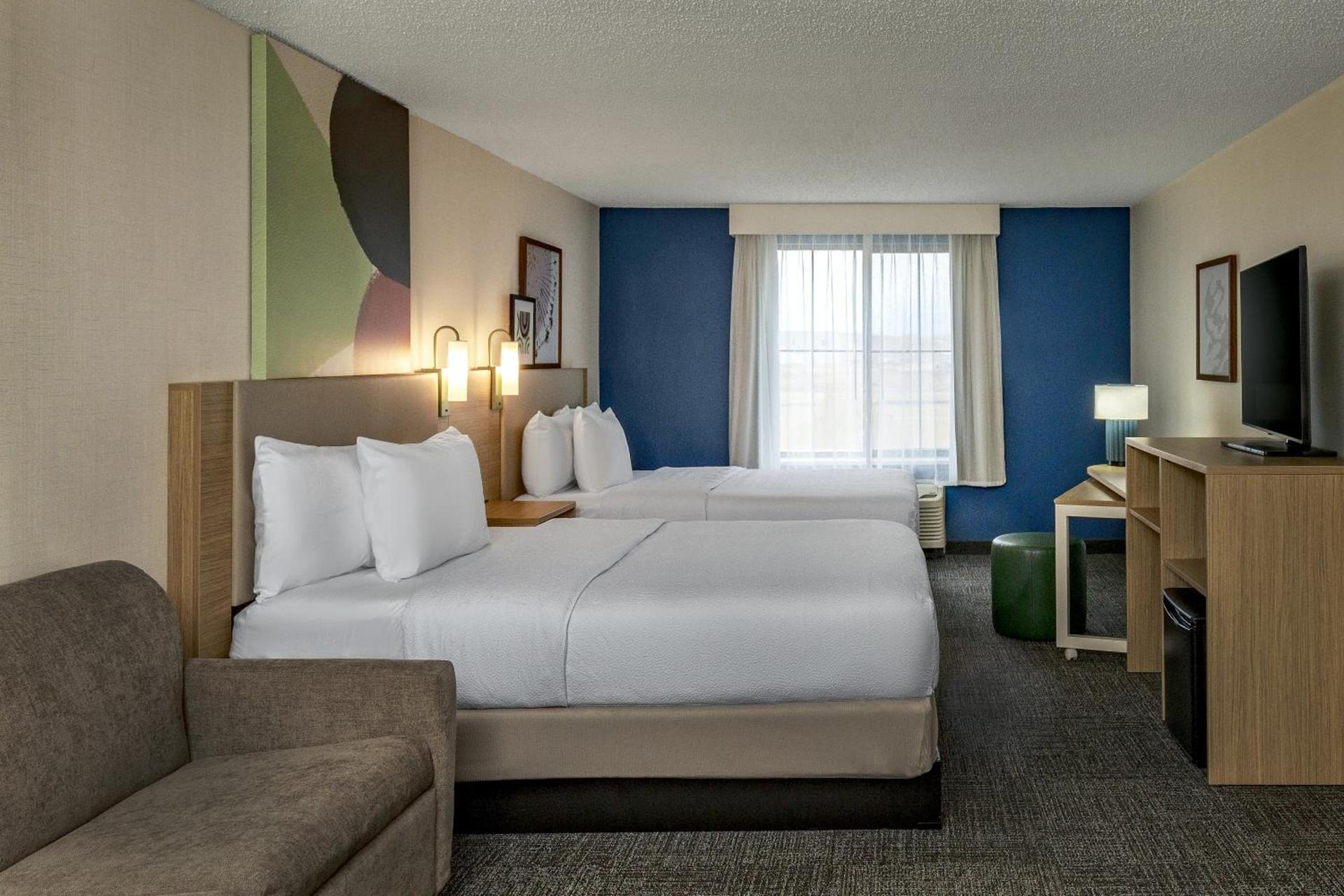 Spark by Hilton Denver International Airport photo 8