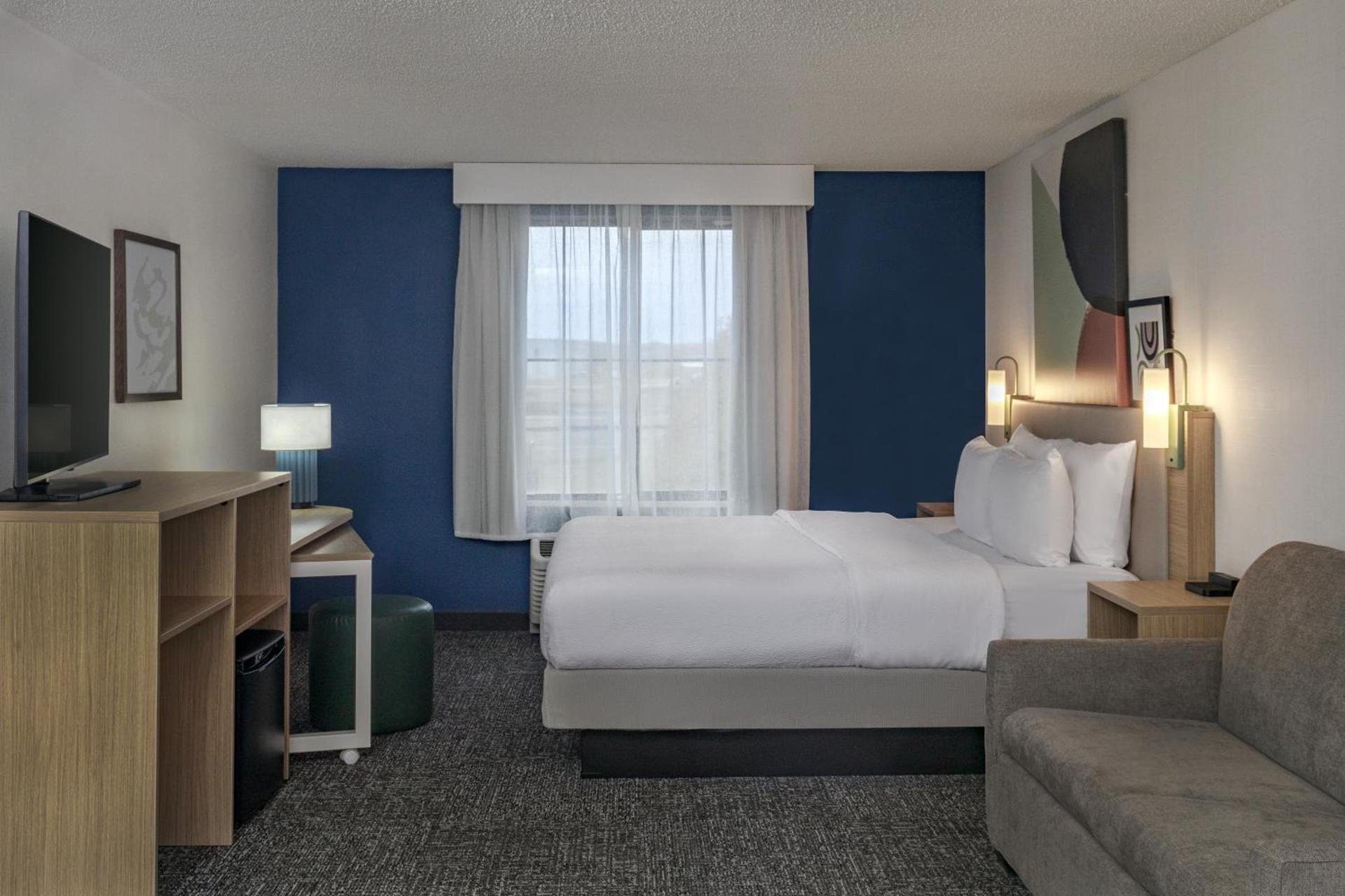 Spark by Hilton Denver International Airport photo 25