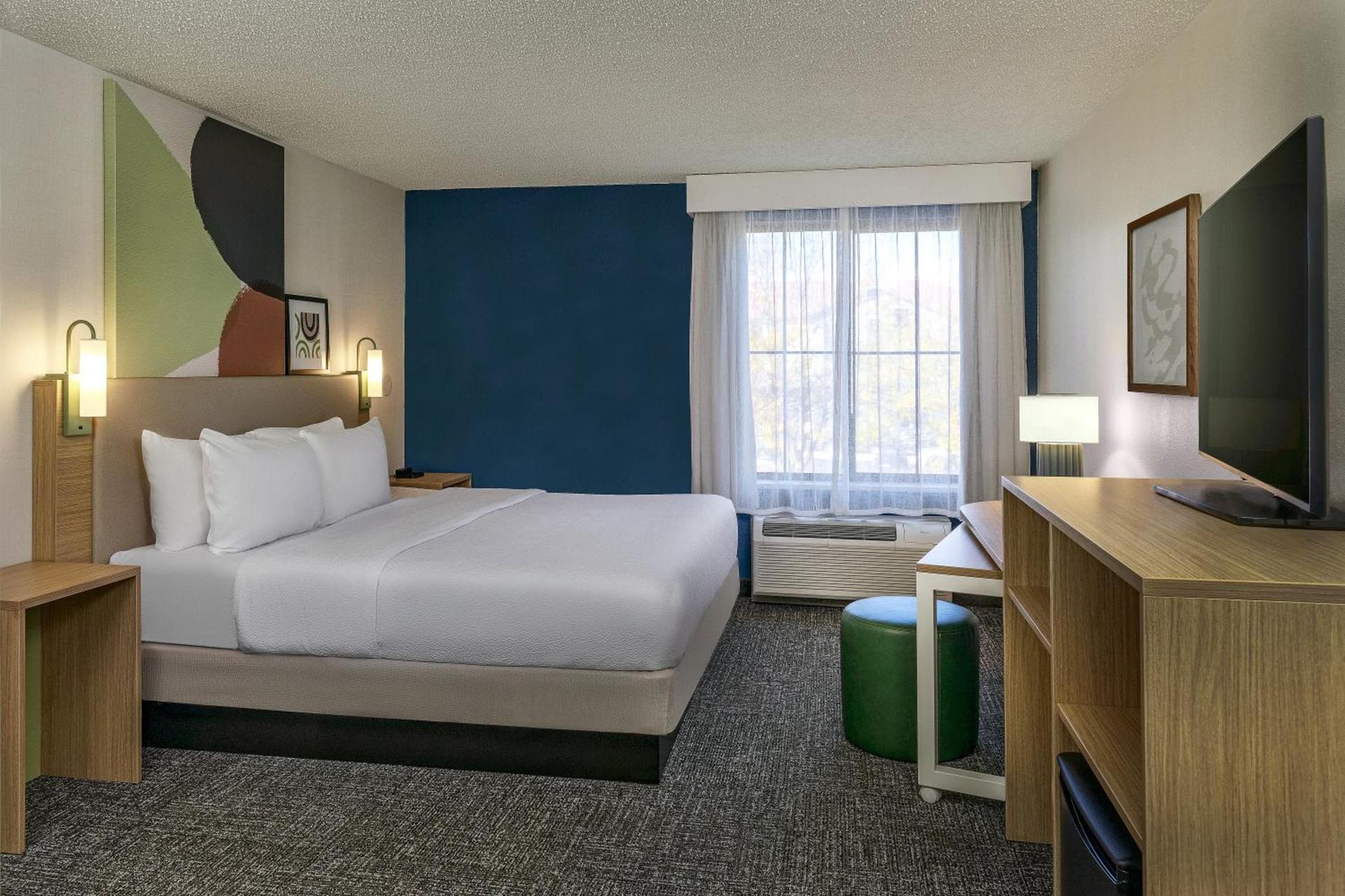 Spark by Hilton Denver International Airport photo 29