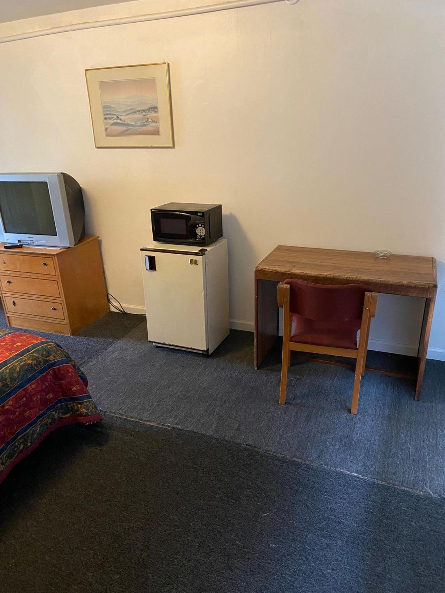 Tacoma Center Motel photo 10