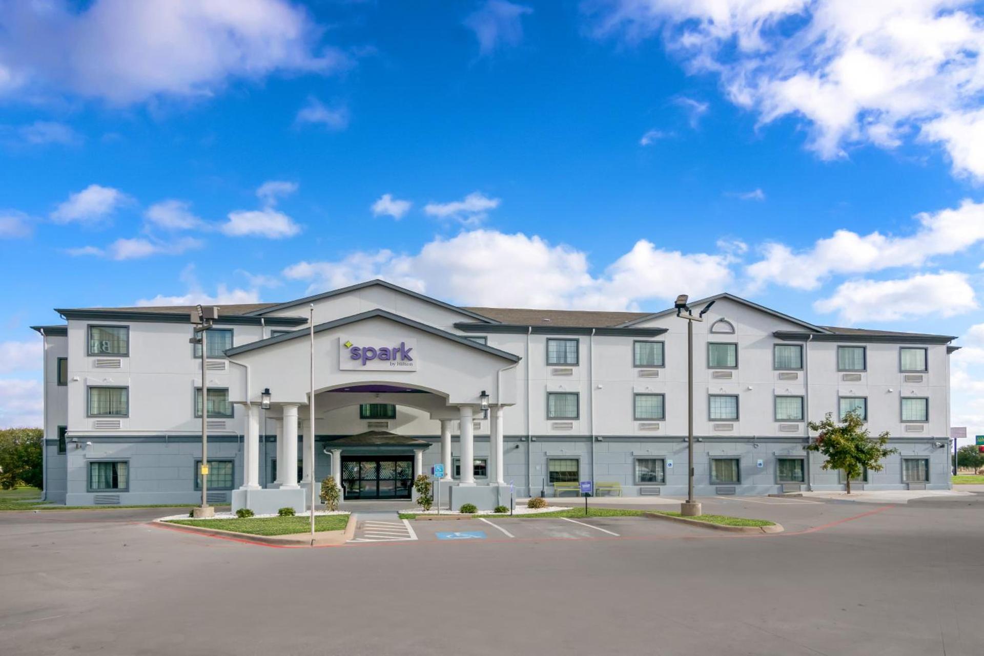 Spark by Hilton Wichita Falls photo 1