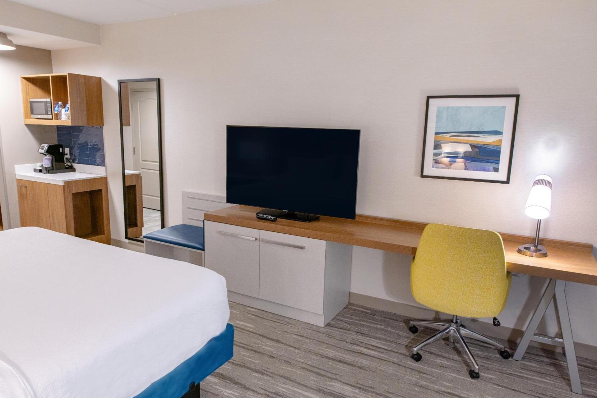 Hilton Garden Inn Lakewood photo 32