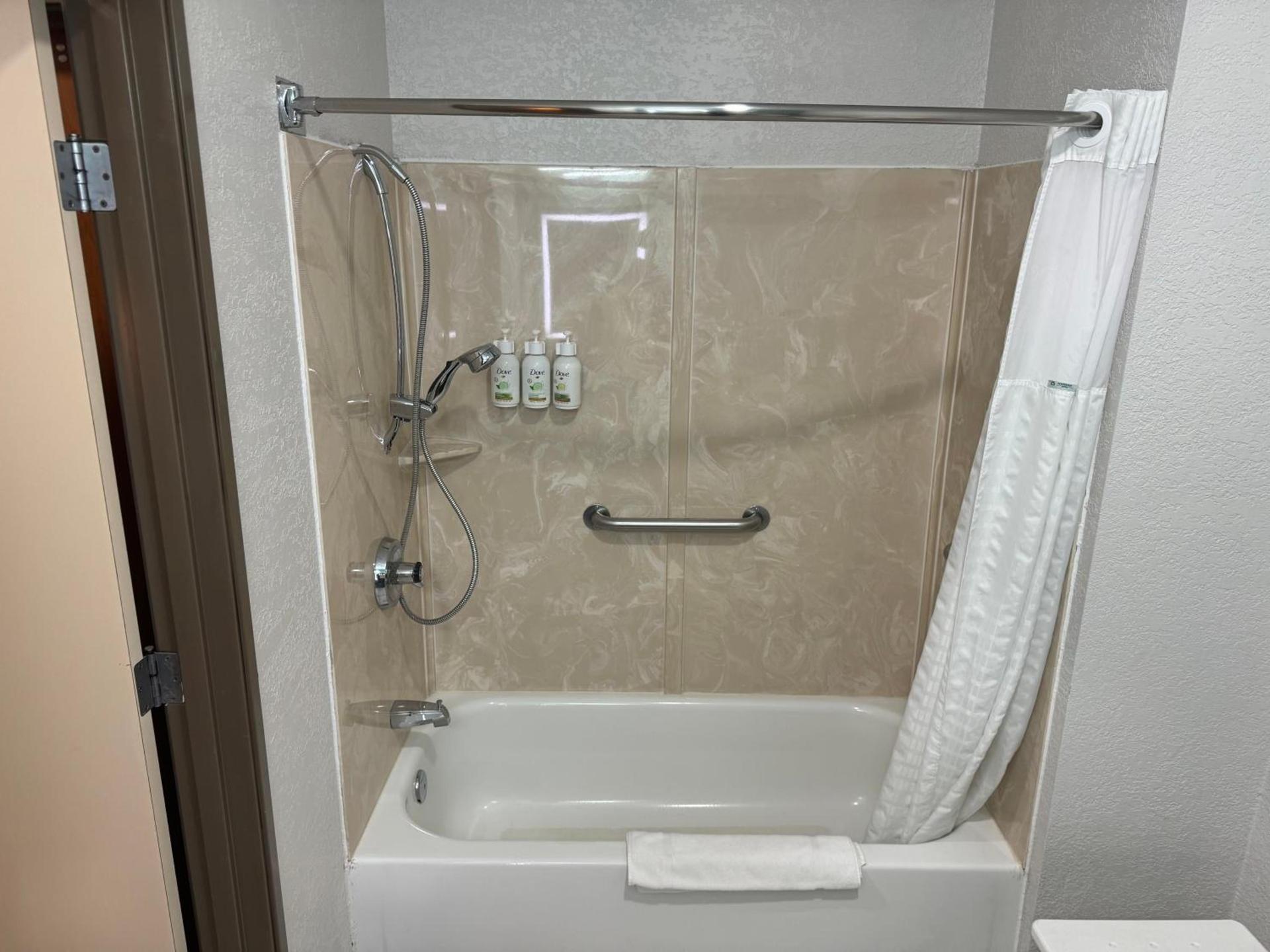 Wingate by Wyndham Sioux City photo 55