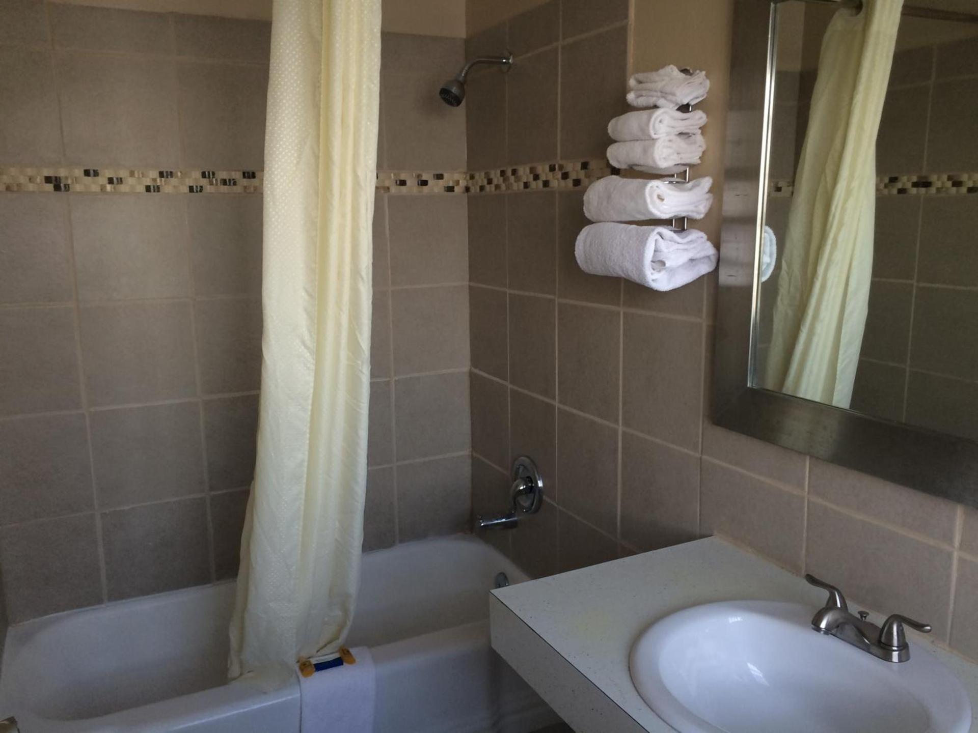 Alamo Motel photo 13