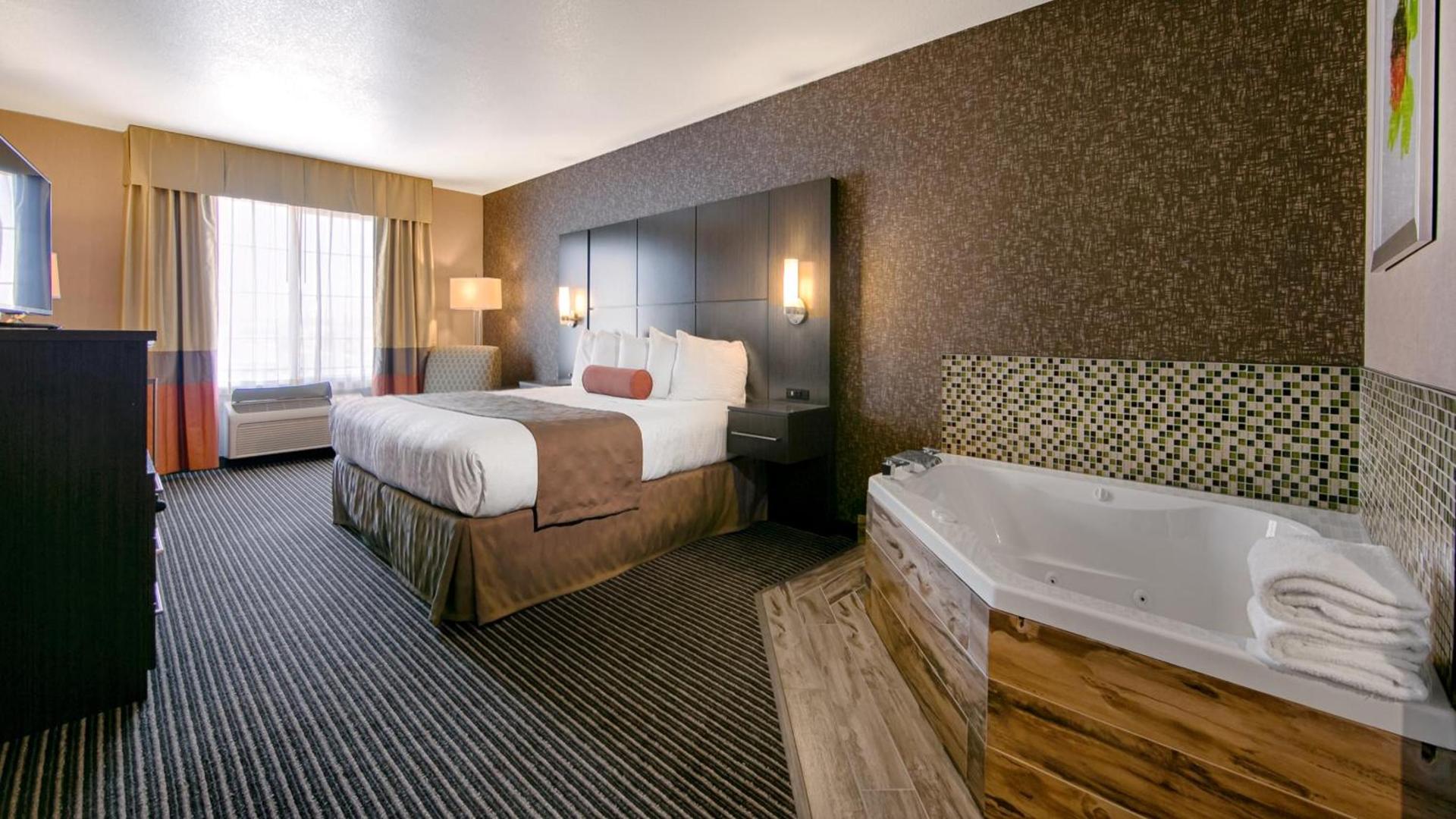 Best Western Plus Rama Inn & Suites photo 40