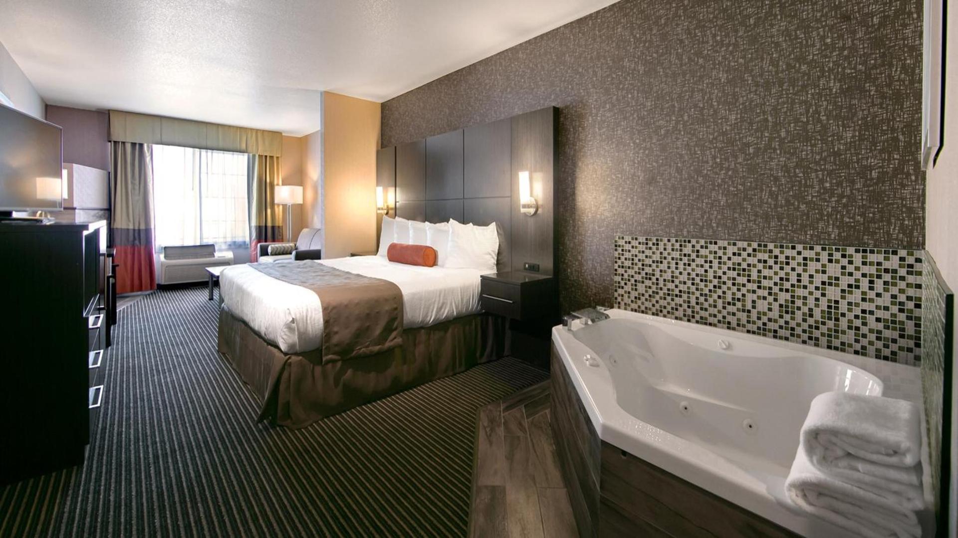 Best Western Plus Rama Inn & Suites photo 34