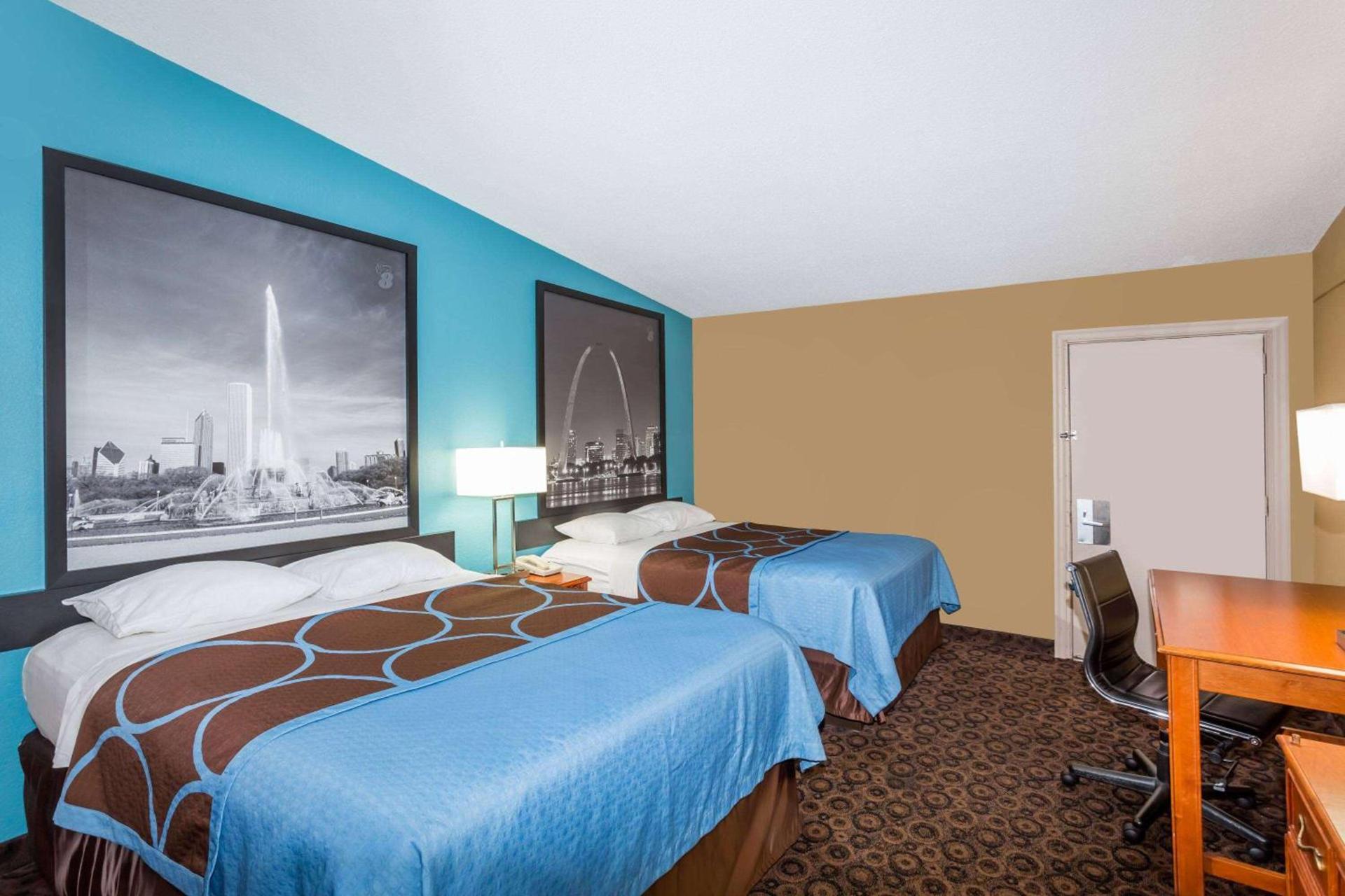 Super 8 by Wyndham Belleville St. Louis Area photo 3