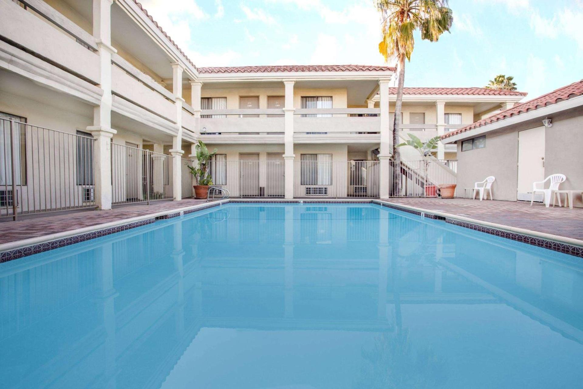 Travelodge by Wyndham Costa Mesa Newport Beach Hacienda photo 4