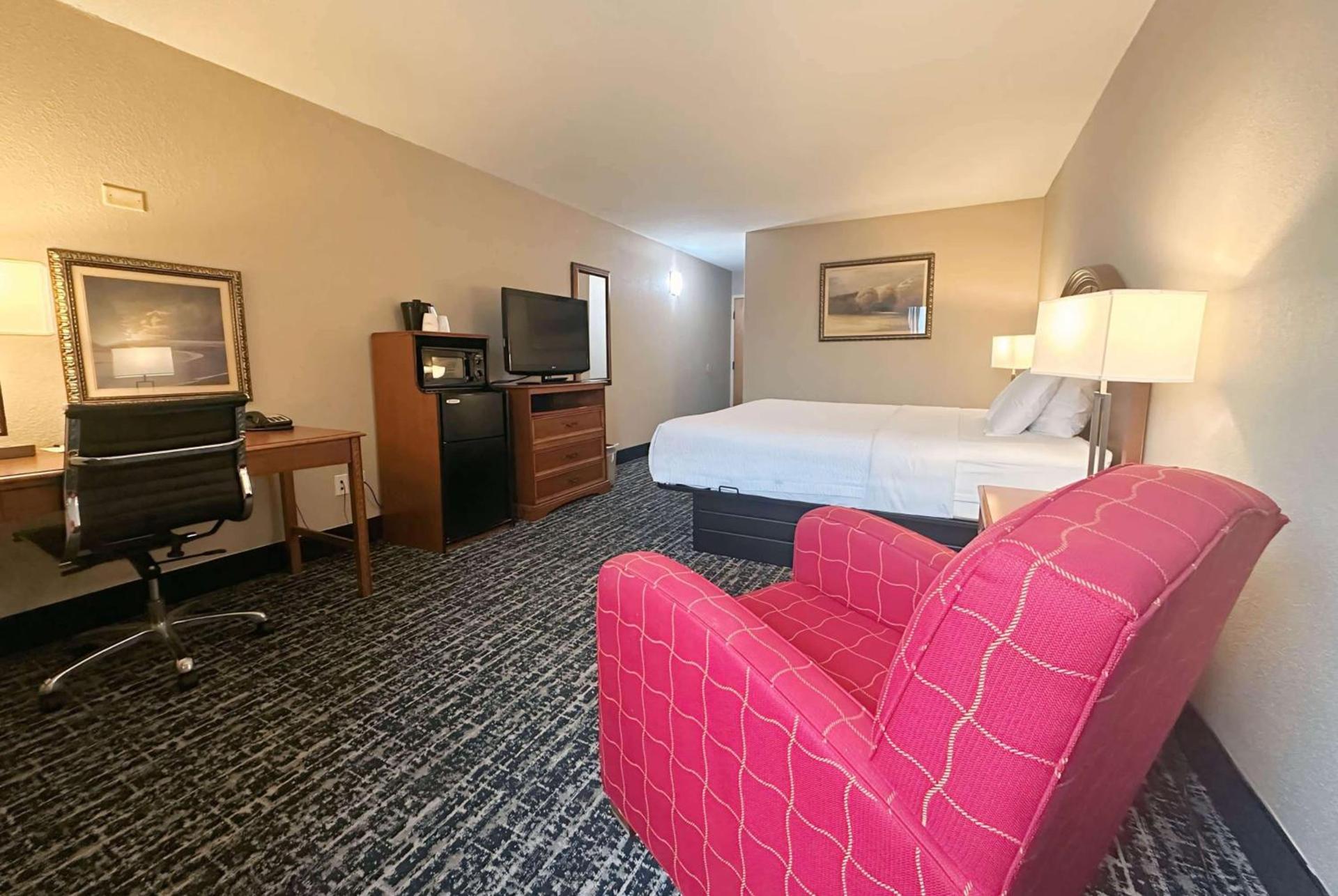 Baymont by Wyndham Indianapolis South photo 8