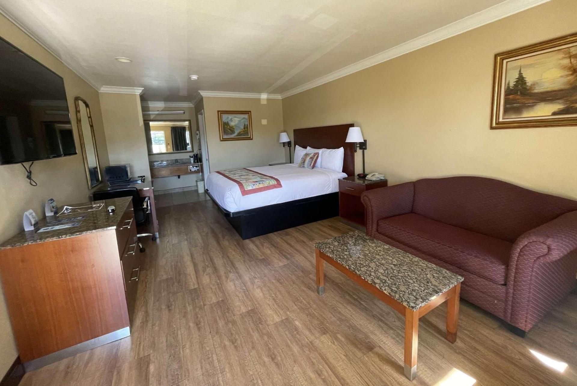 Travelodge by Wyndham Costa Mesa Newport Beach Hacienda photo 12