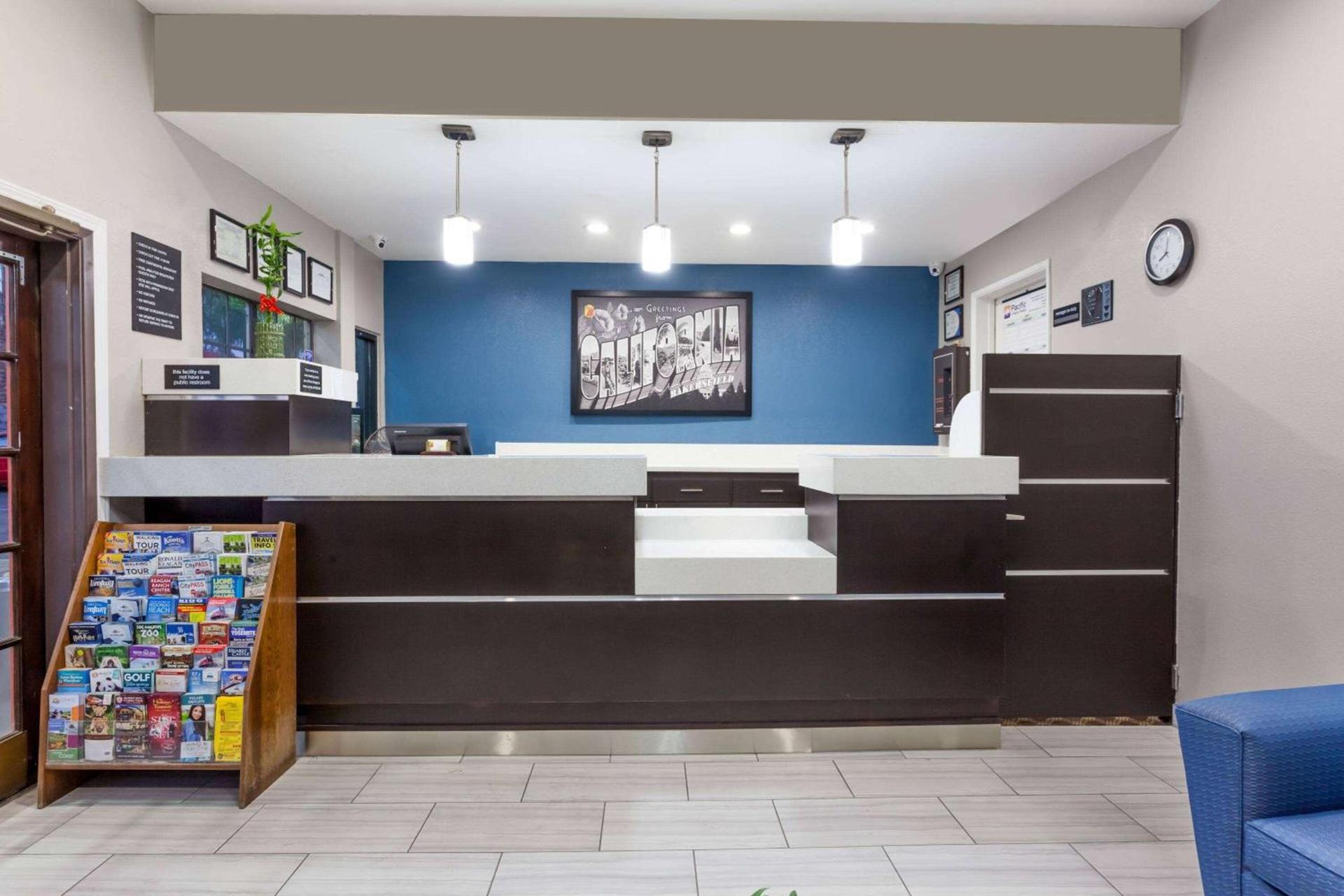 Super 8 by Wyndham Bakersfield South CA photo 4
