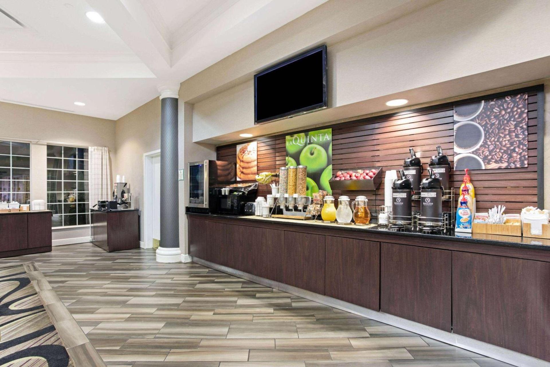 La Quinta by Wyndham Birmingham Homewood photo 54