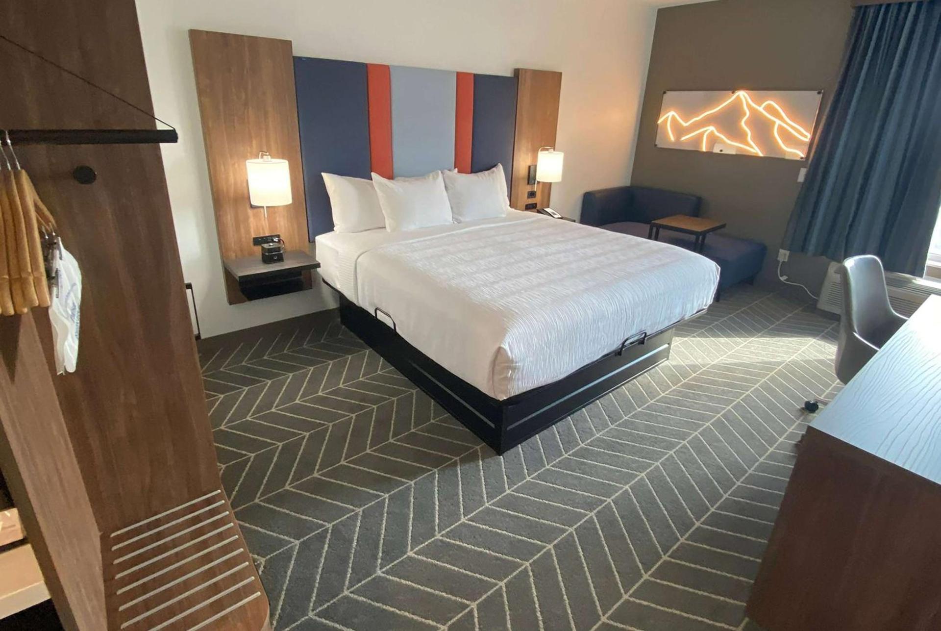 La Quinta by Wyndham Chelsea Birmingham photo 16