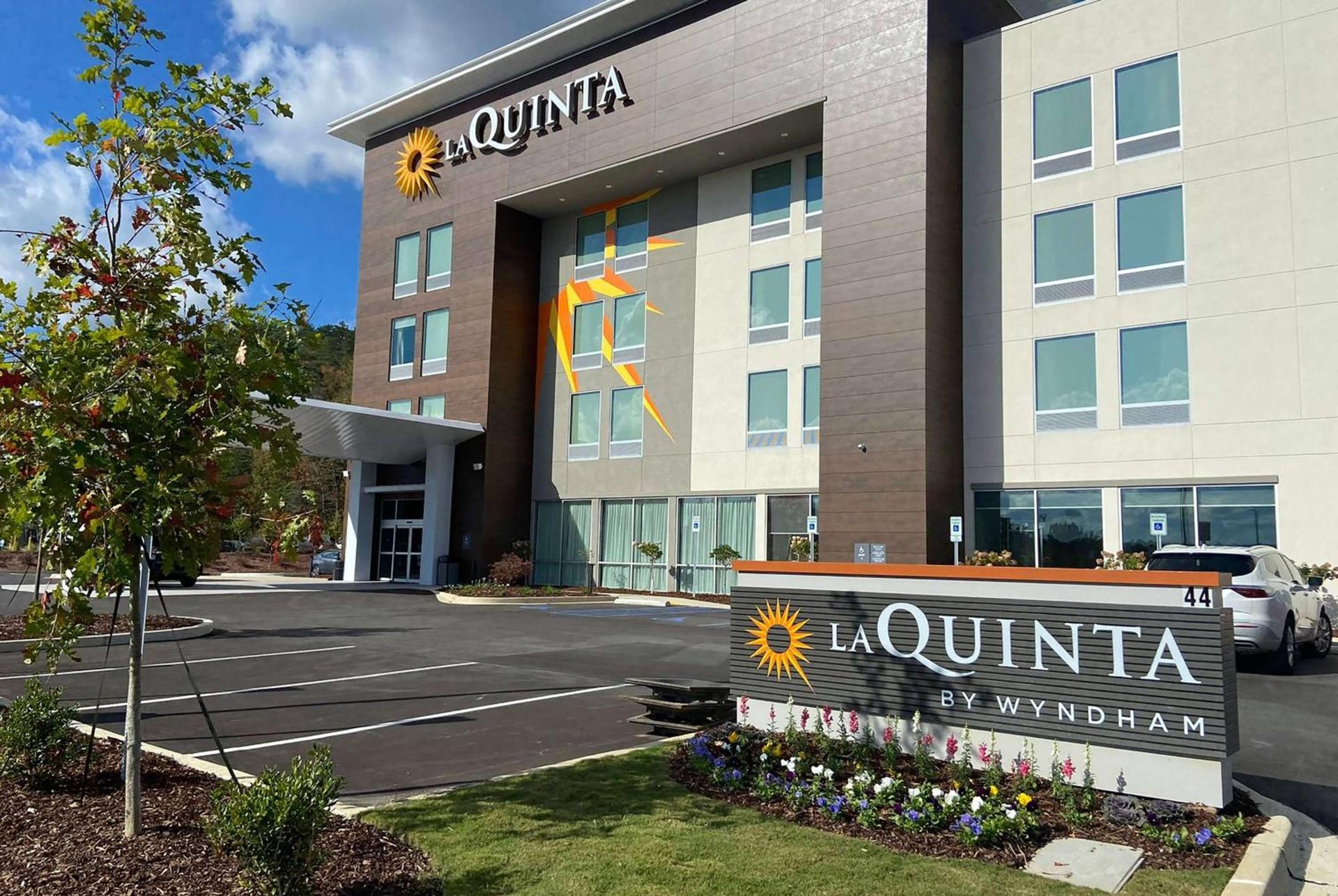 La Quinta by Wyndham Chelsea Birmingham photo 1