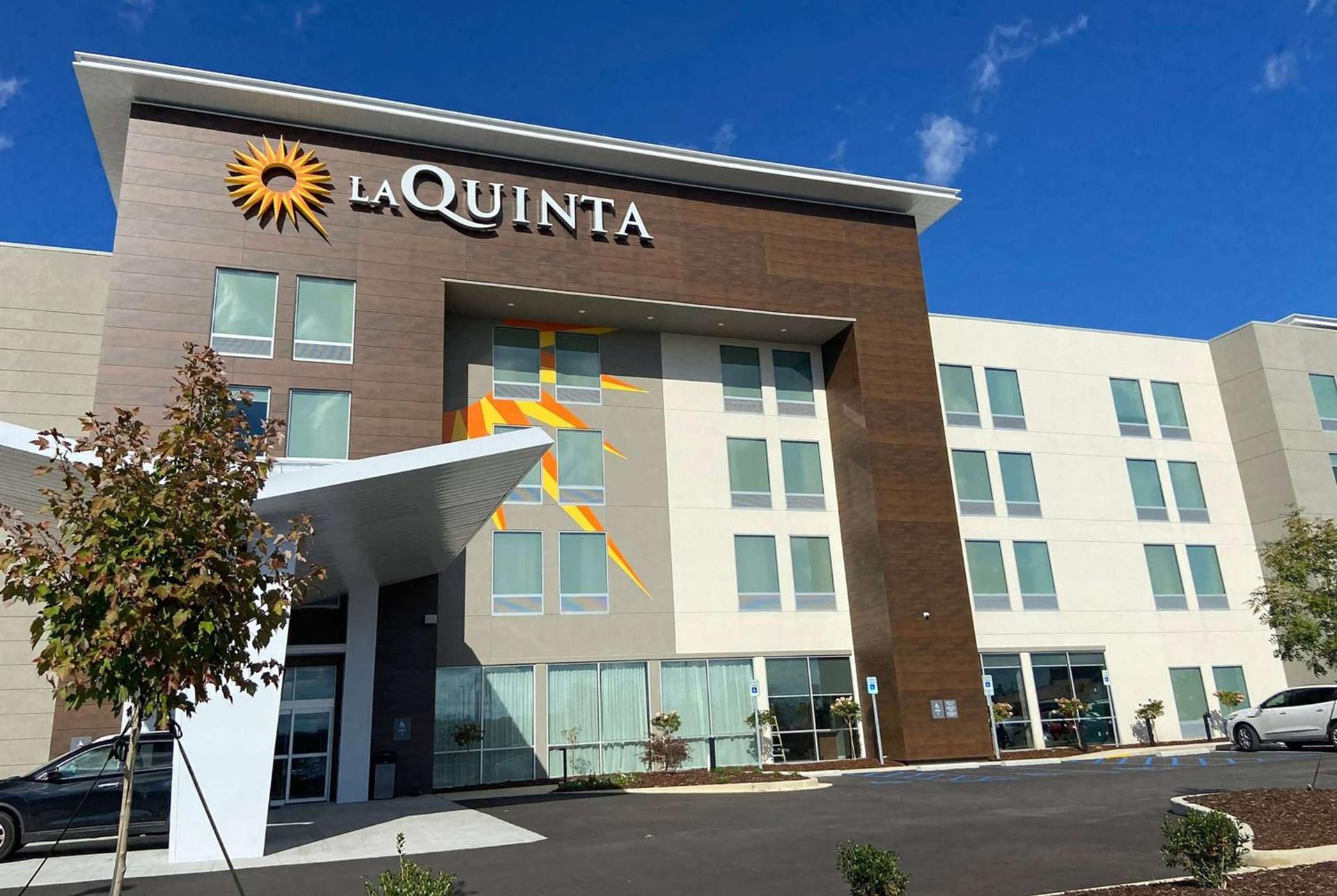 La Quinta by Wyndham Chelsea Birmingham photo 2