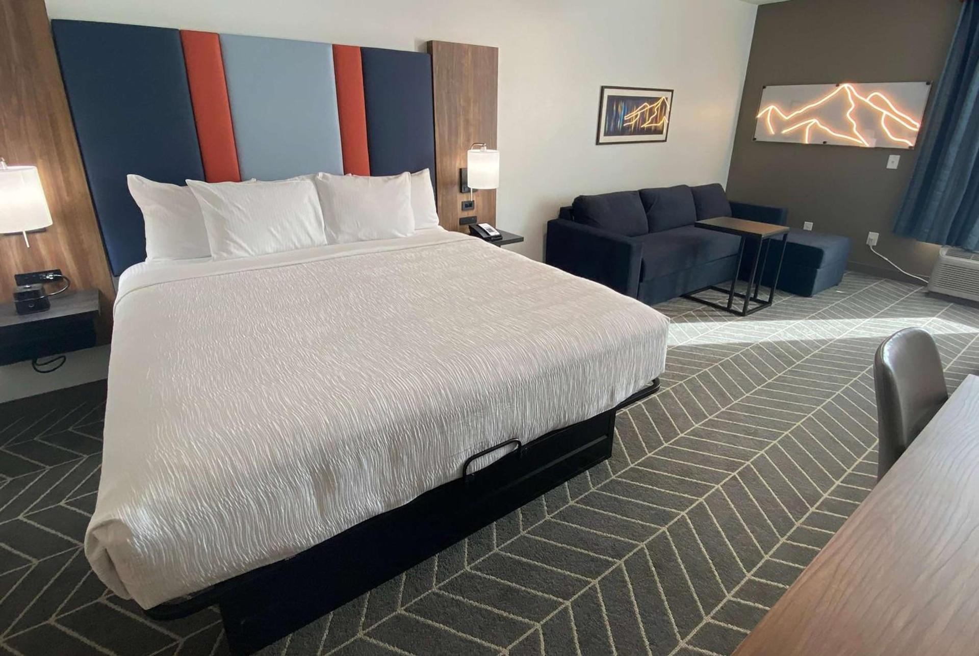 La Quinta by Wyndham Chelsea Birmingham photo 9