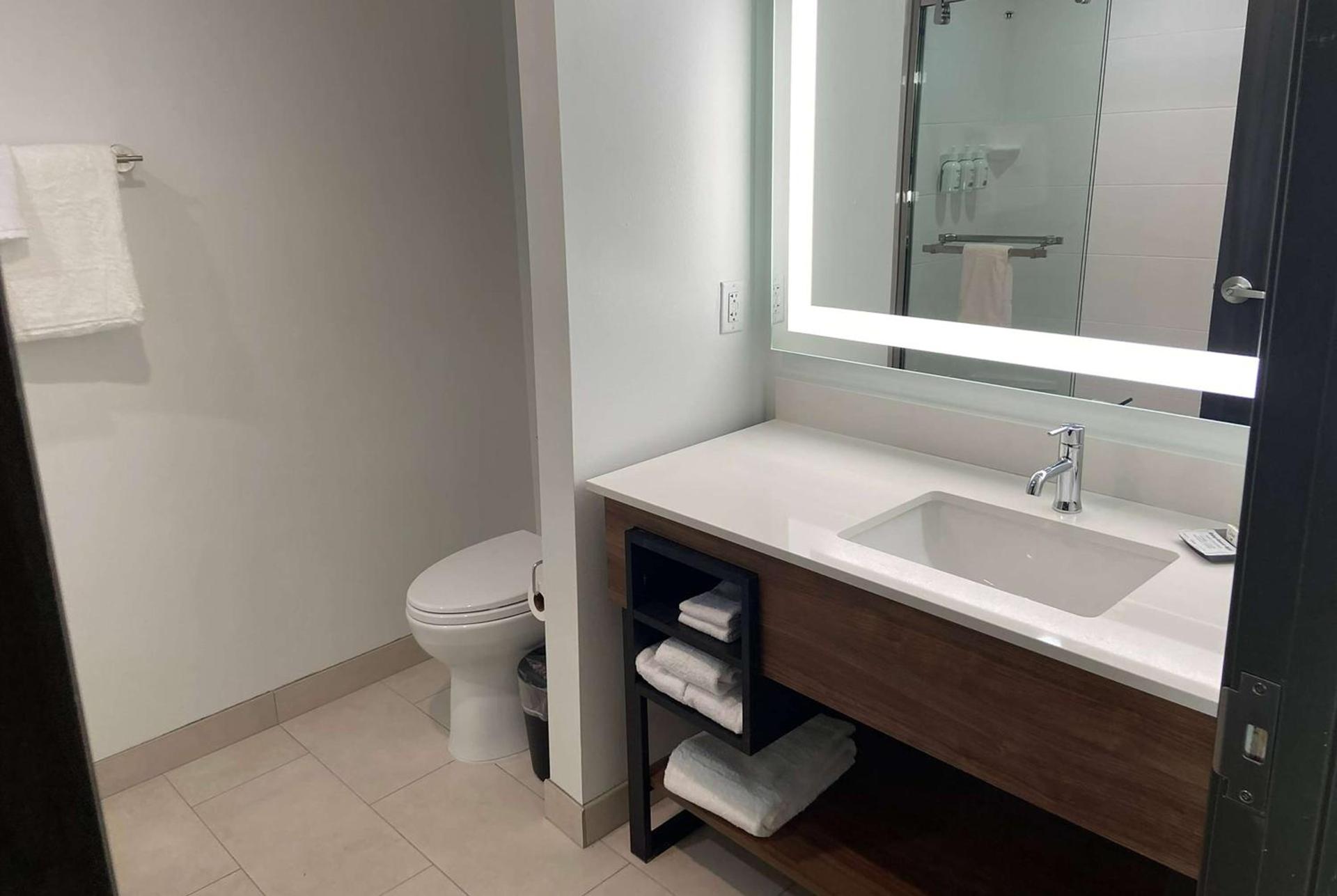 La Quinta by Wyndham Chelsea Birmingham photo 10