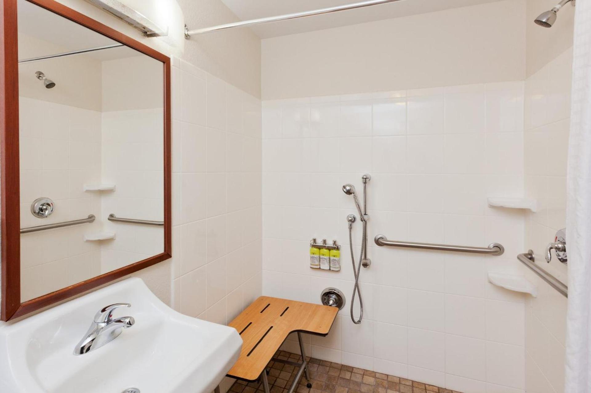 Candlewood Suites Eastchase Park by IHG photo 44