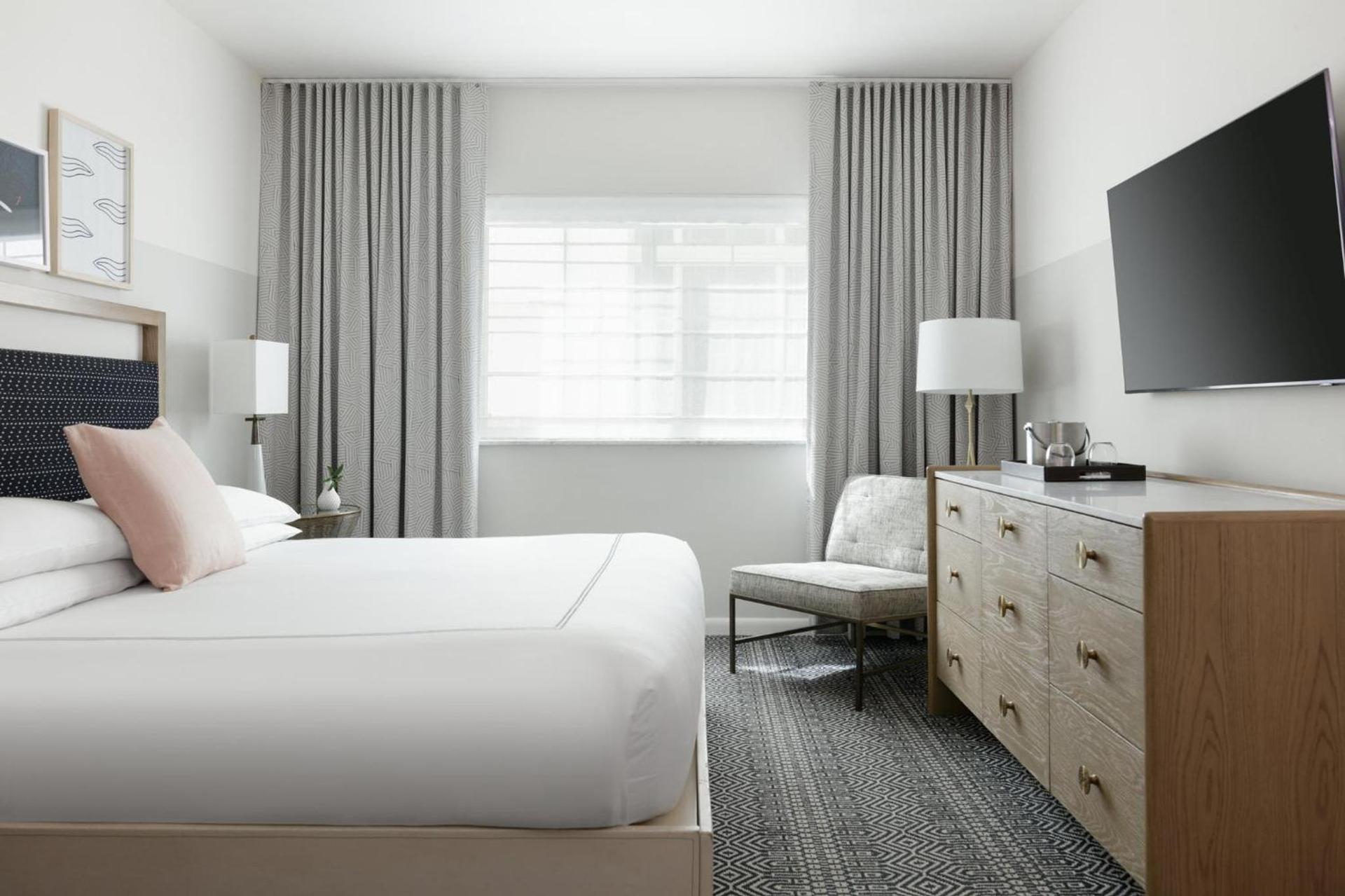 Kimpton Surfcomber Hotel by IHG photo 83