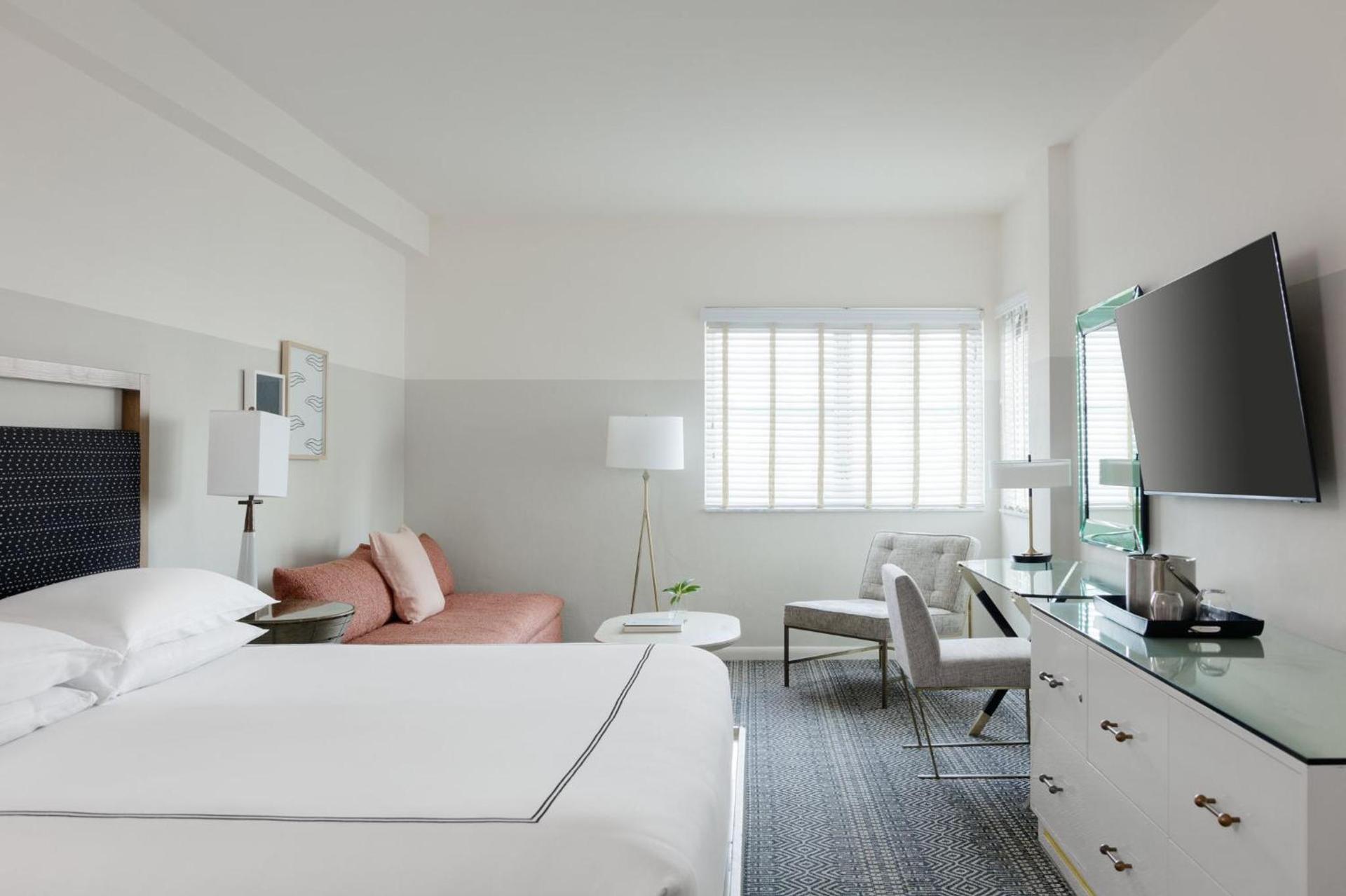 Kimpton Surfcomber Hotel by IHG photo 86