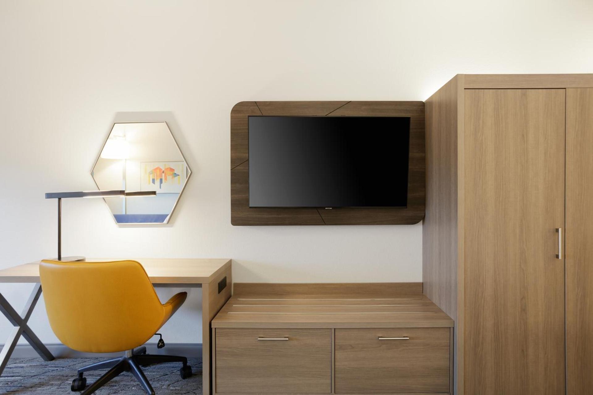 Holiday Inn Express Hotel & Suites Sanford by IHG photo 11