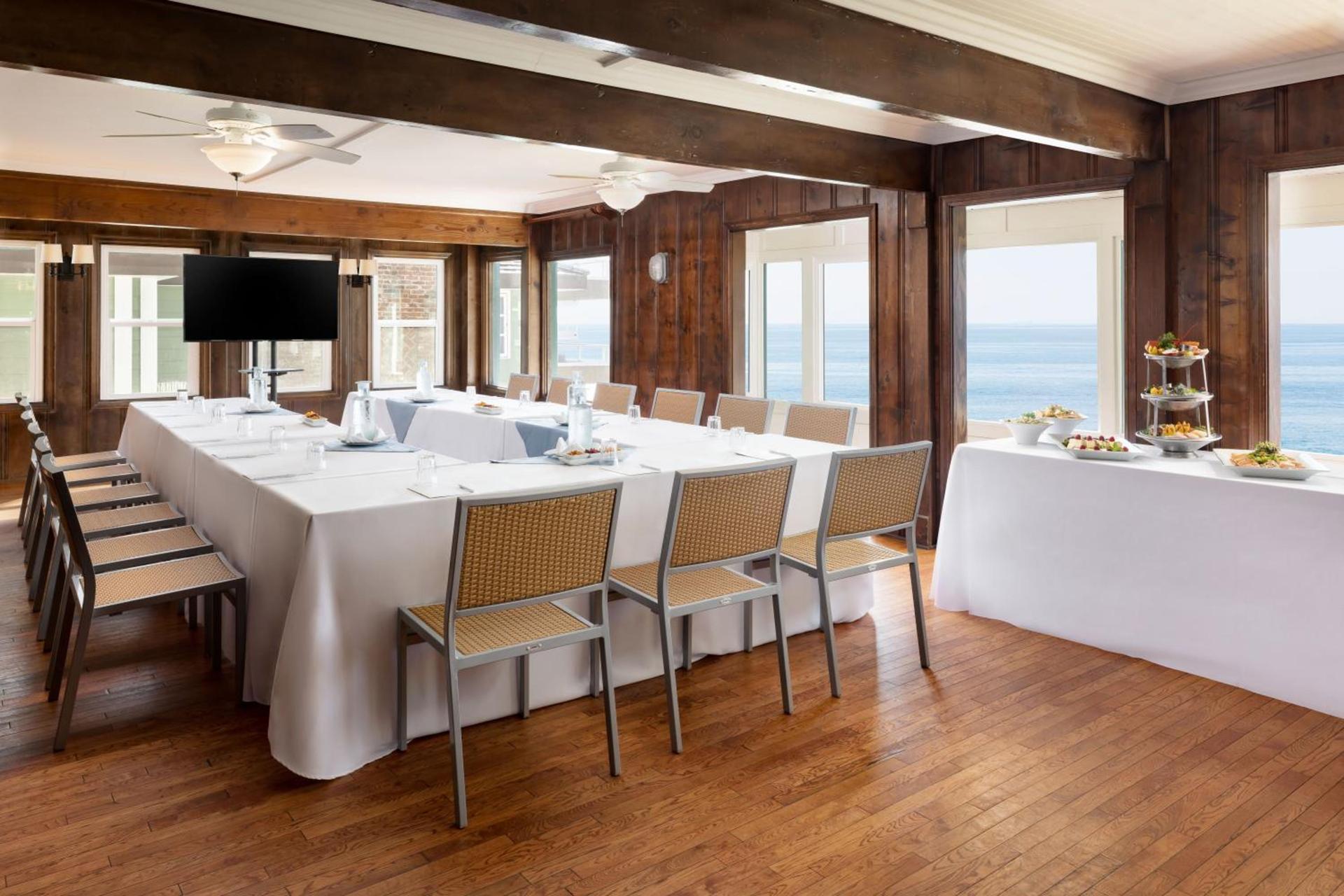 Pacific Edge Hotel photo 24