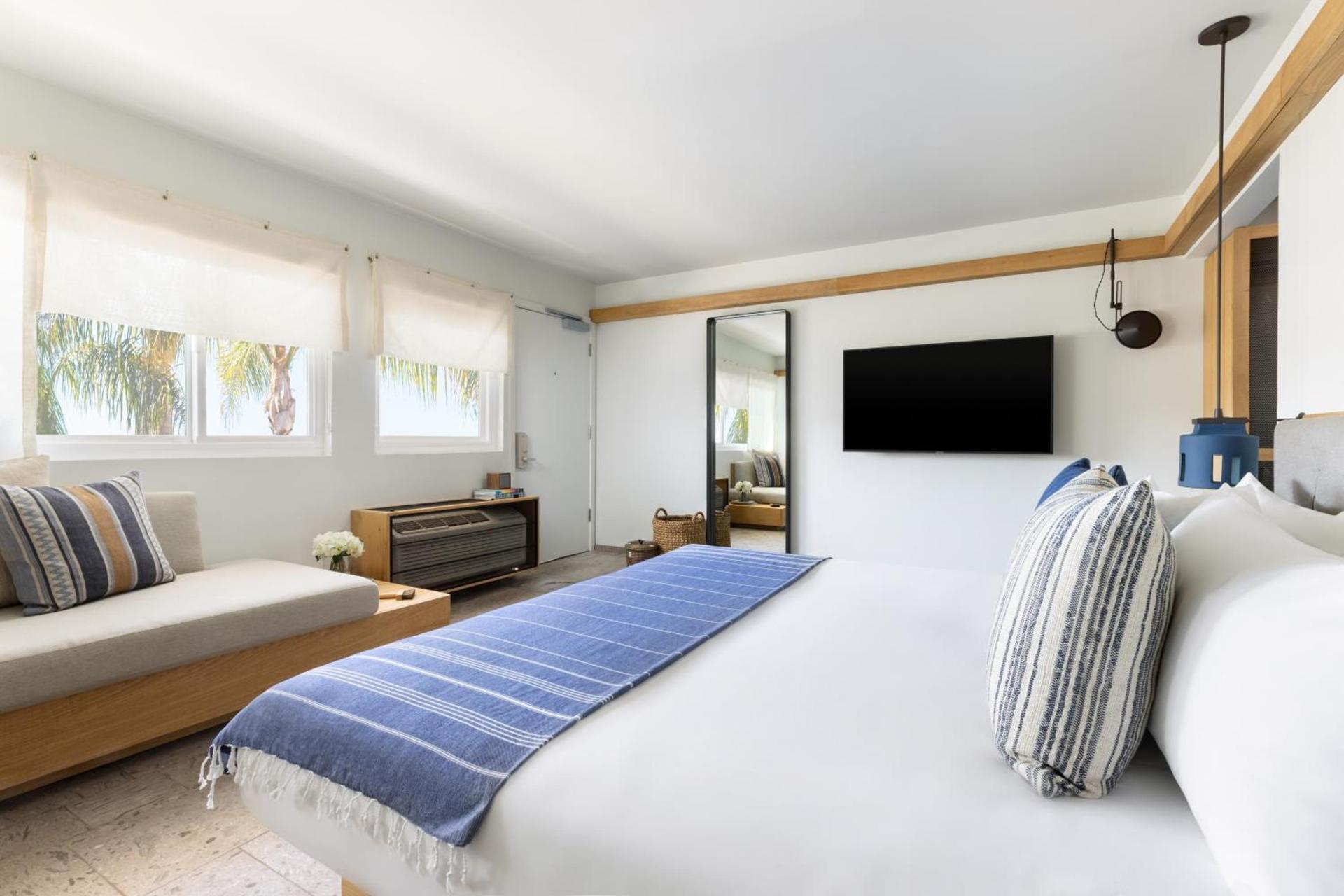Pacific Edge Hotel photo 31