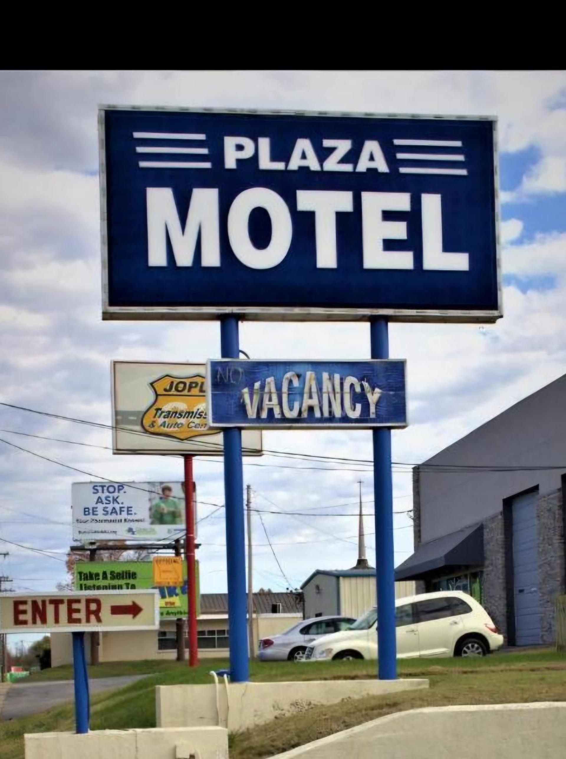 Plaza Motel photo 1
