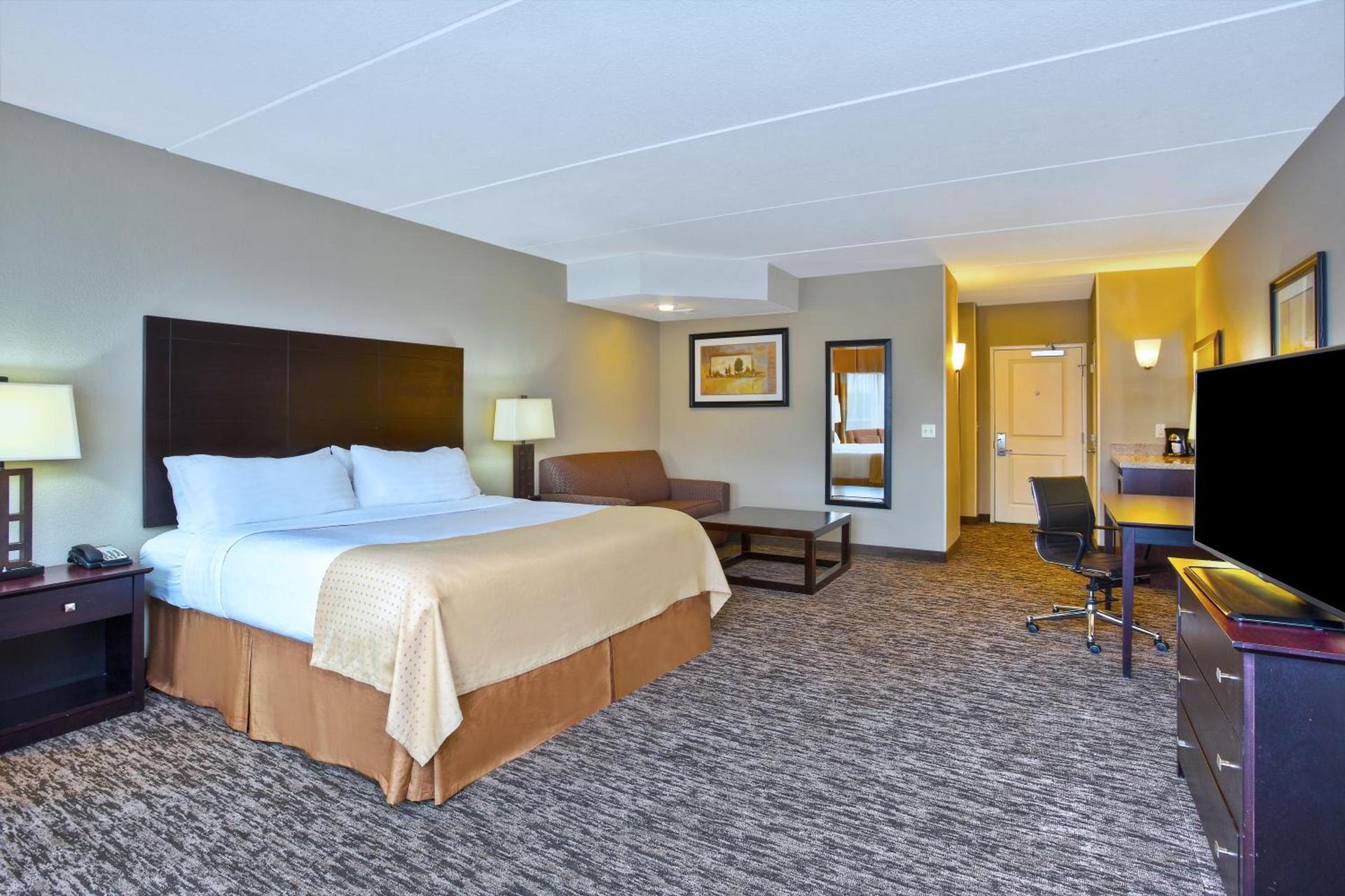 Holiday Inn & Suites Green Bay Stadium by IHG photo 4