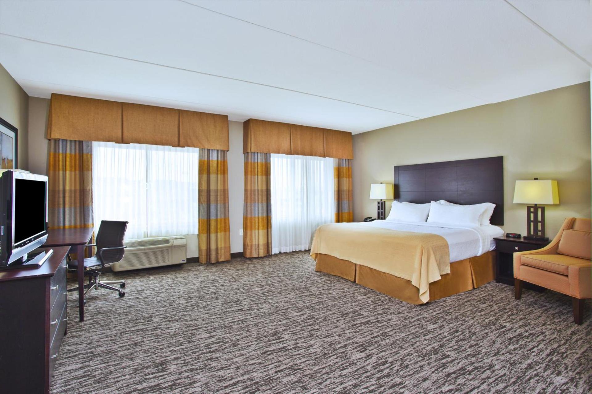Holiday Inn & Suites Green Bay Stadium by IHG photo 3