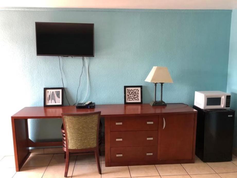Economy Suites photo 2
