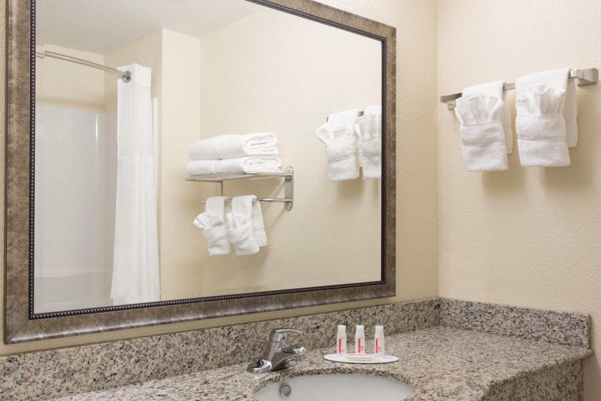 Ramada by Wyndham Panama City photo 2