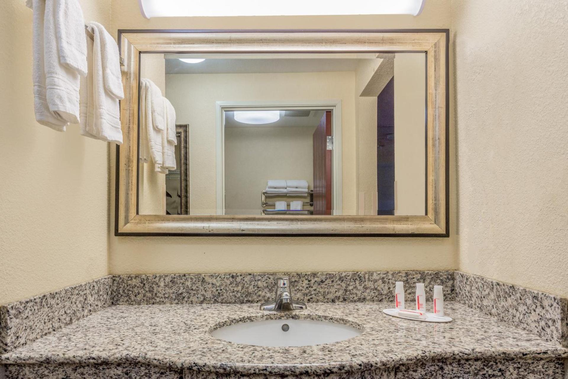 Ramada by Wyndham Panama City photo 3