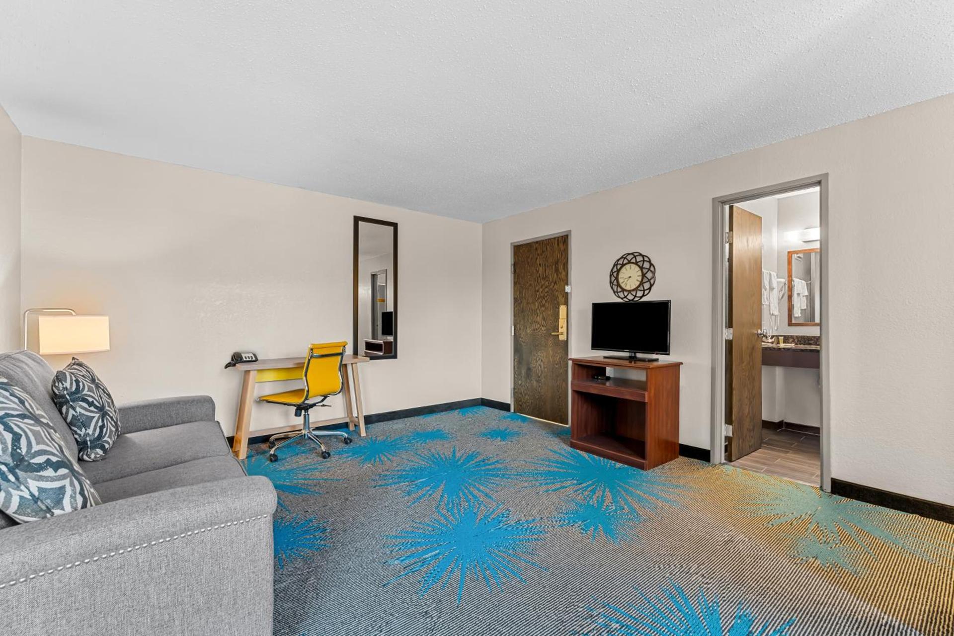 Days Inn by Wyndham Sioux Falls photo 61