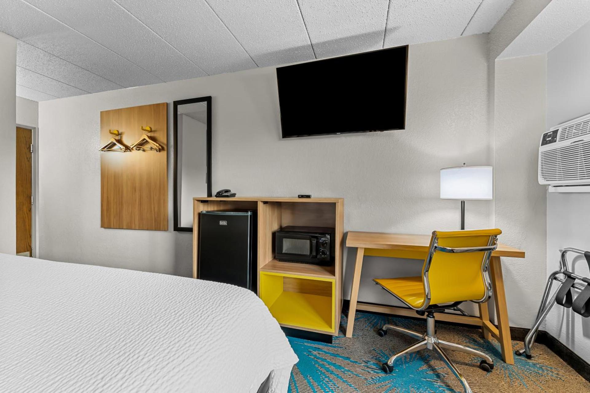 Days Inn by Wyndham Sioux Falls photo 53