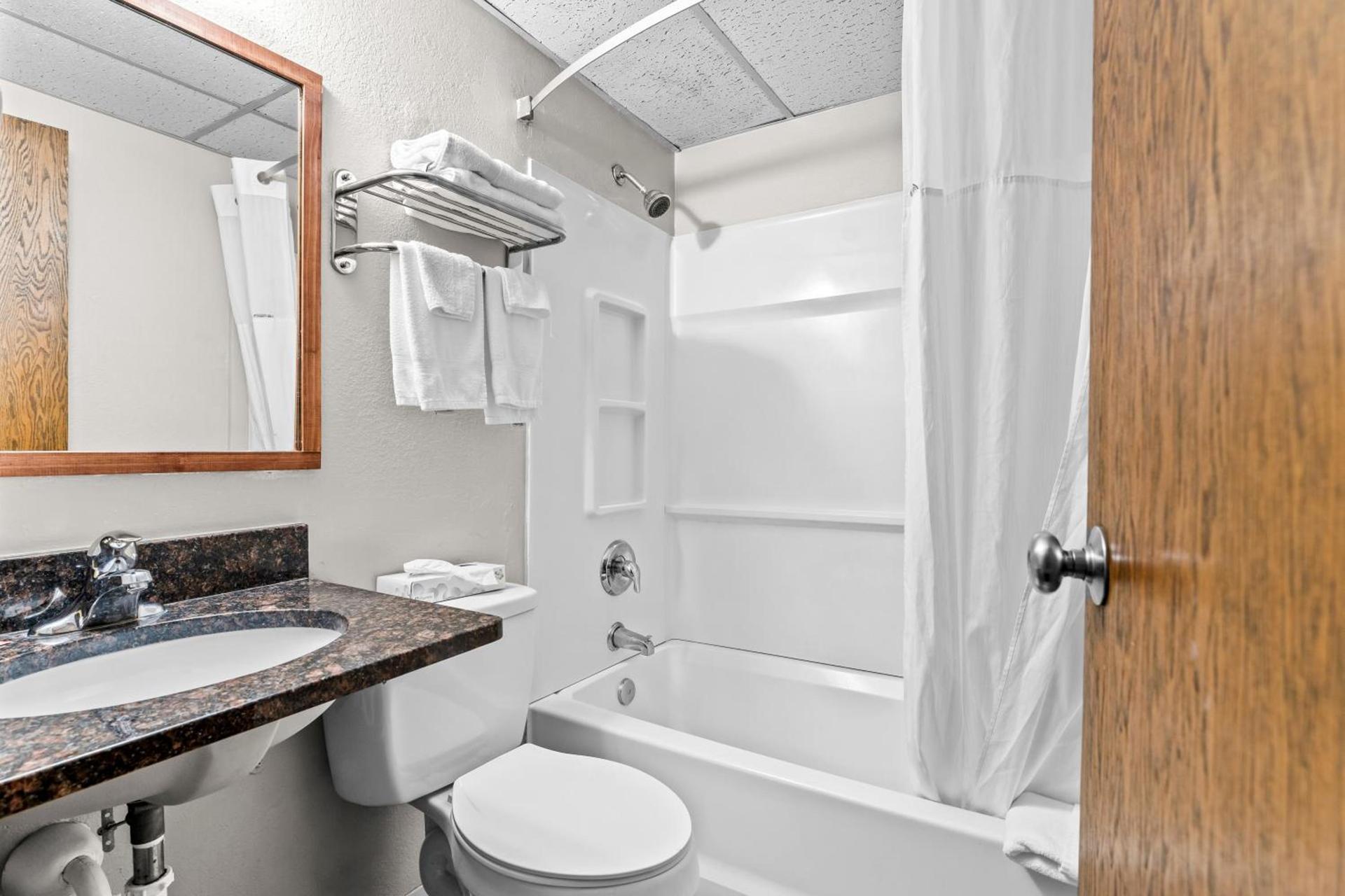 Days Inn by Wyndham Sioux Falls photo 43