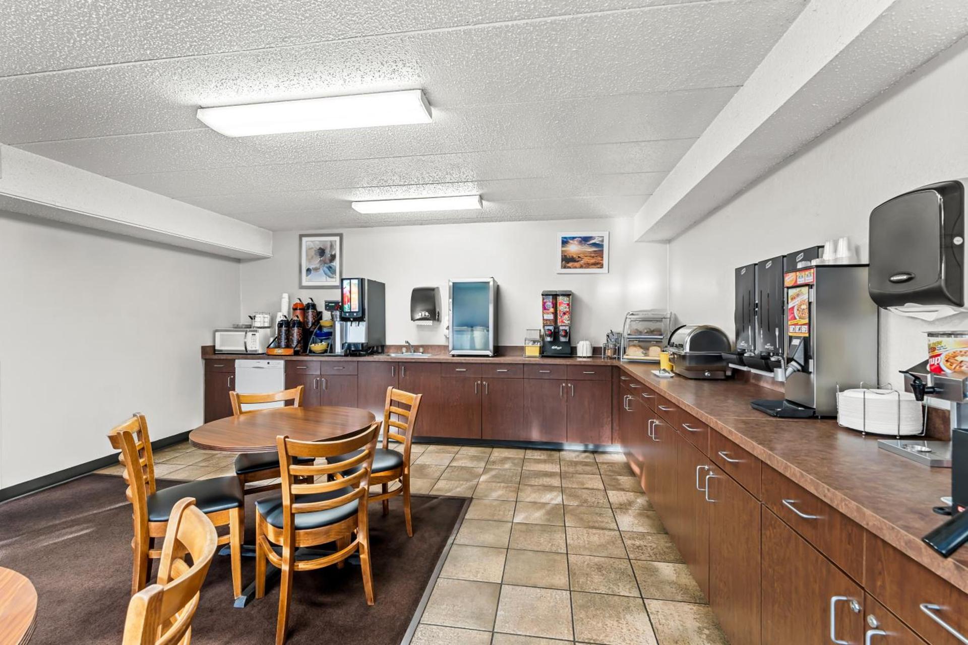 Days Inn by Wyndham Sioux Falls photo 70
