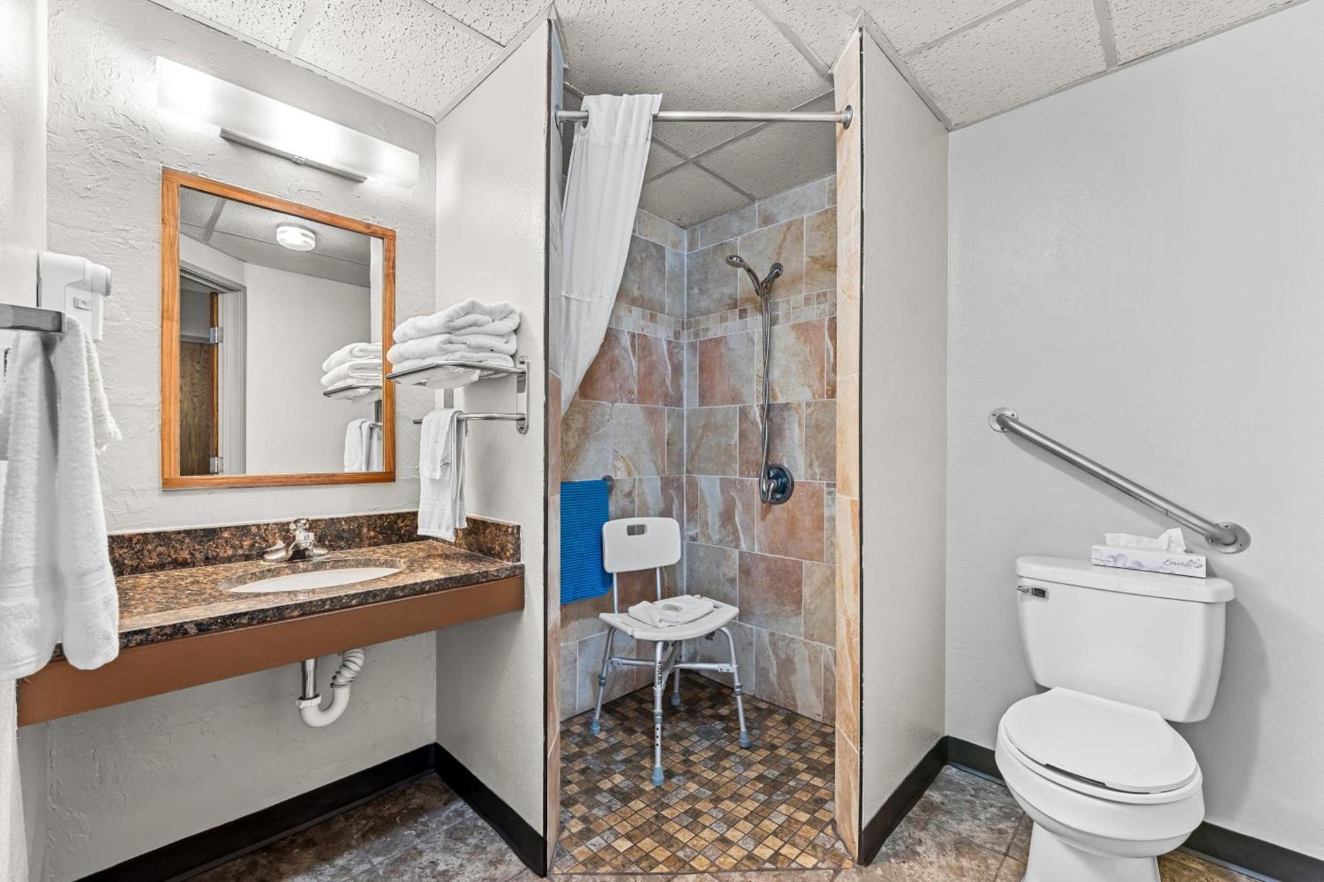 Days Inn by Wyndham Sioux Falls photo 45