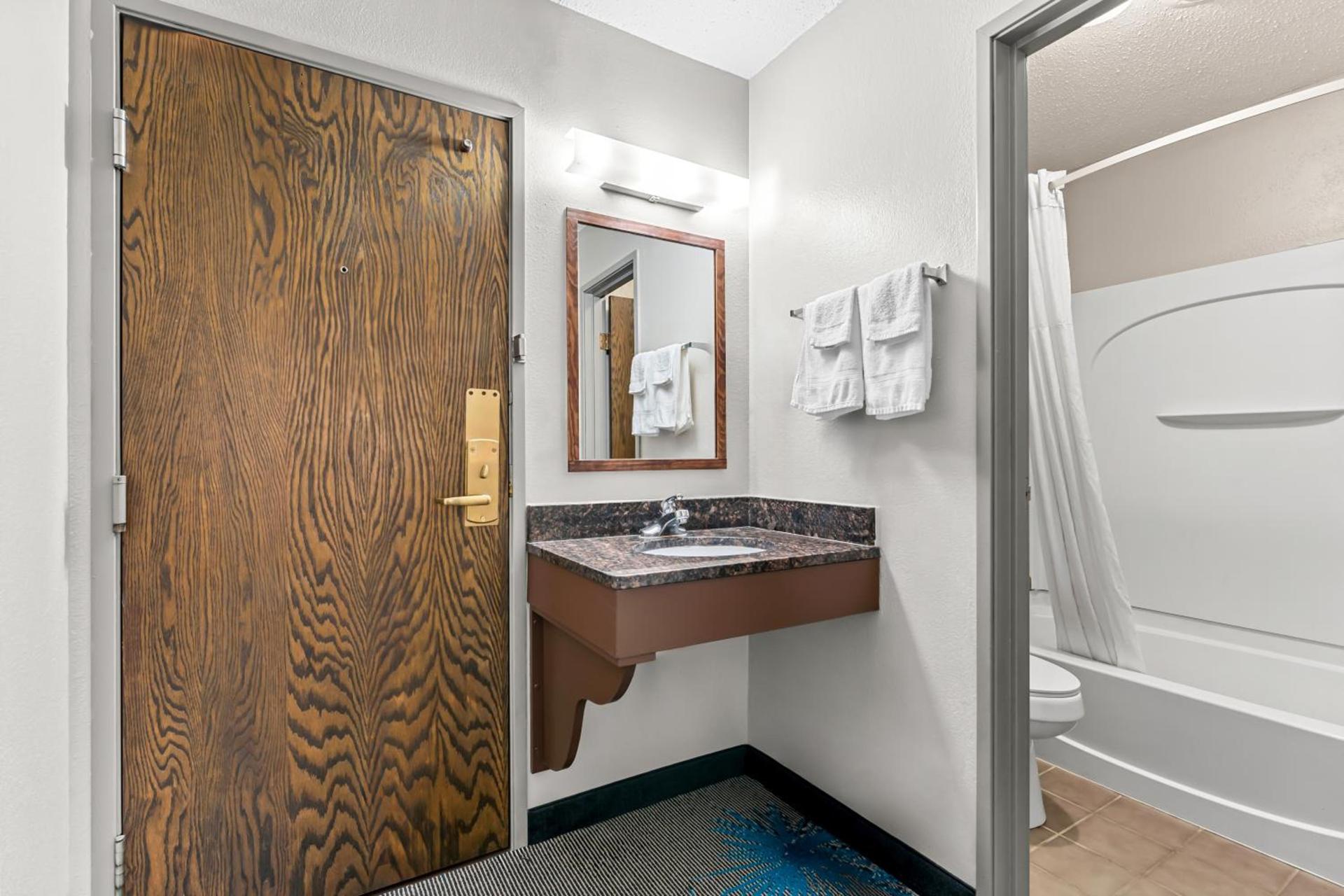 Days Inn by Wyndham Sioux Falls photo 51