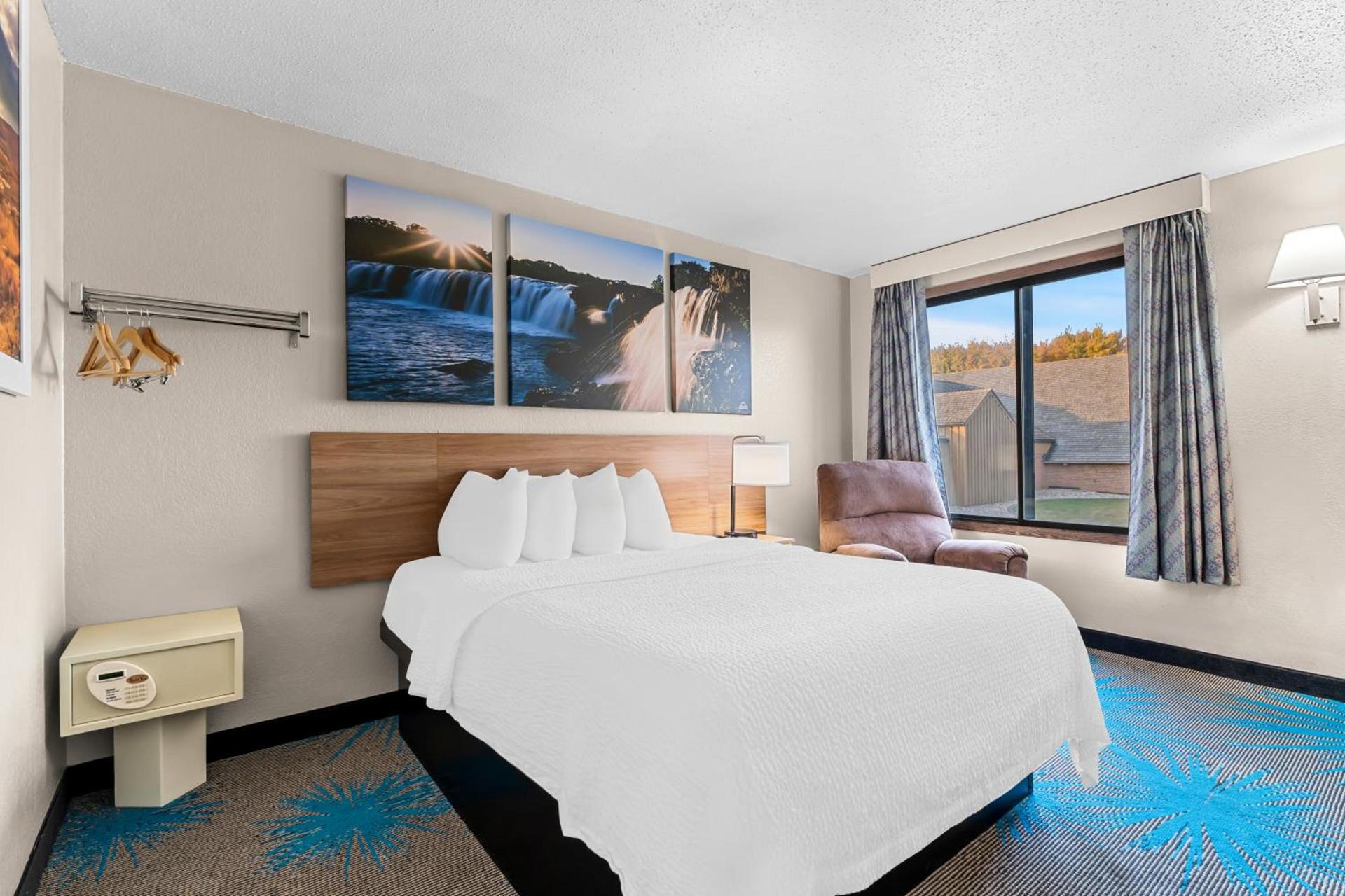Days Inn by Wyndham Sioux Falls photo 46