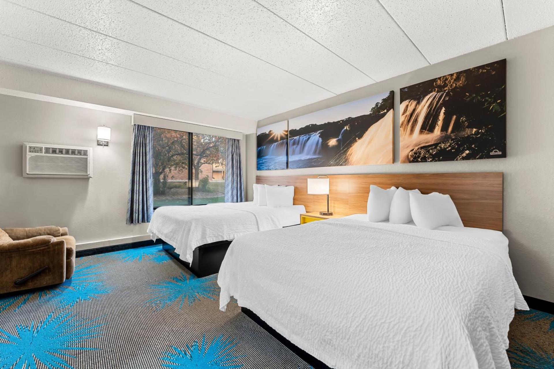 Days Inn by Wyndham Sioux Falls photo 38
