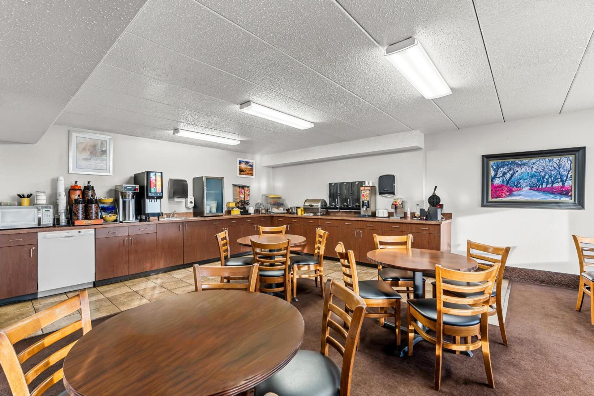Days Inn by Wyndham Sioux Falls photo 69