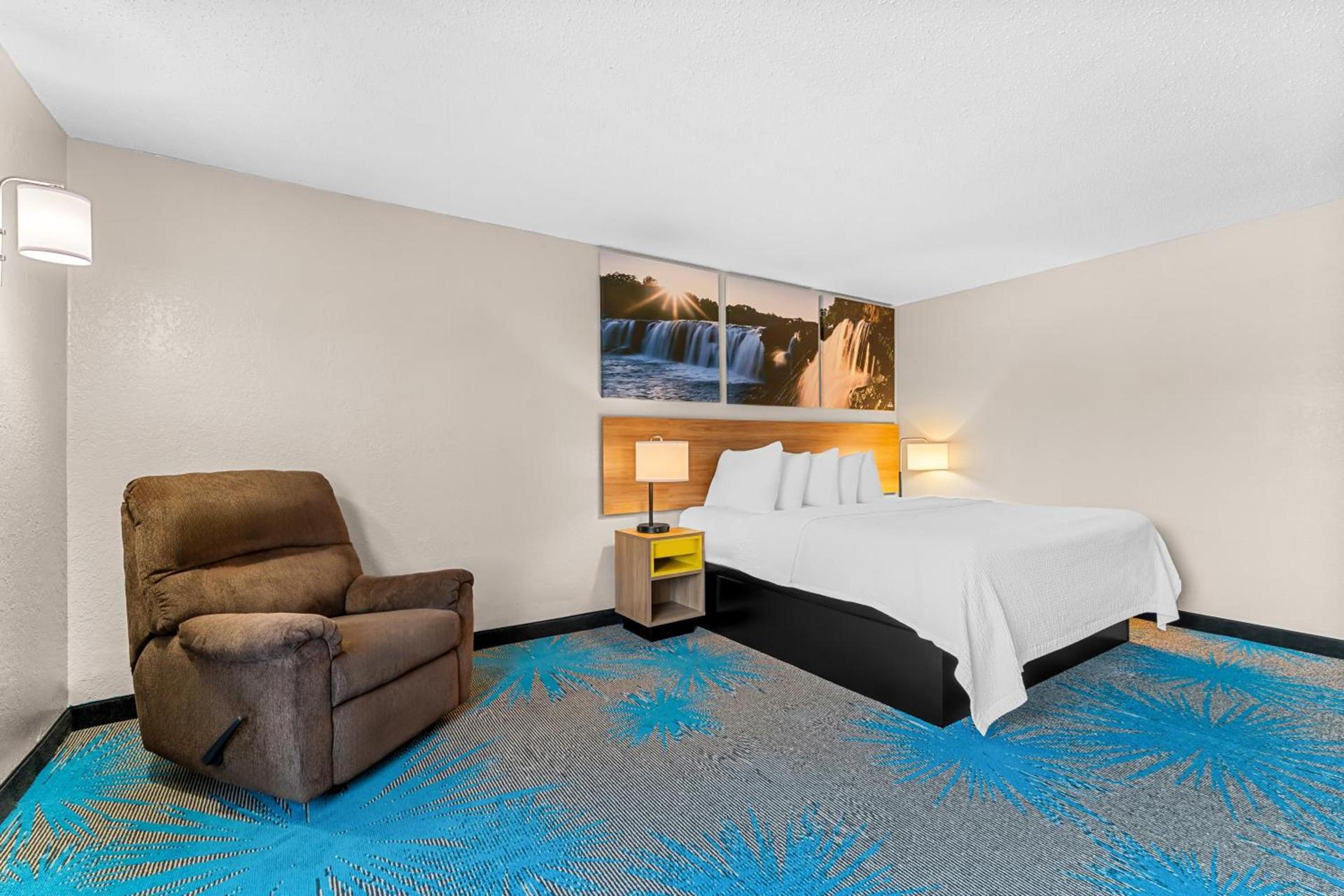 Days Inn by Wyndham Sioux Falls photo 58