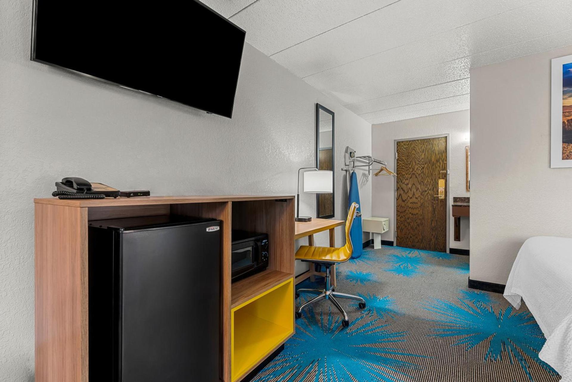 Days Inn by Wyndham Sioux Falls photo 50