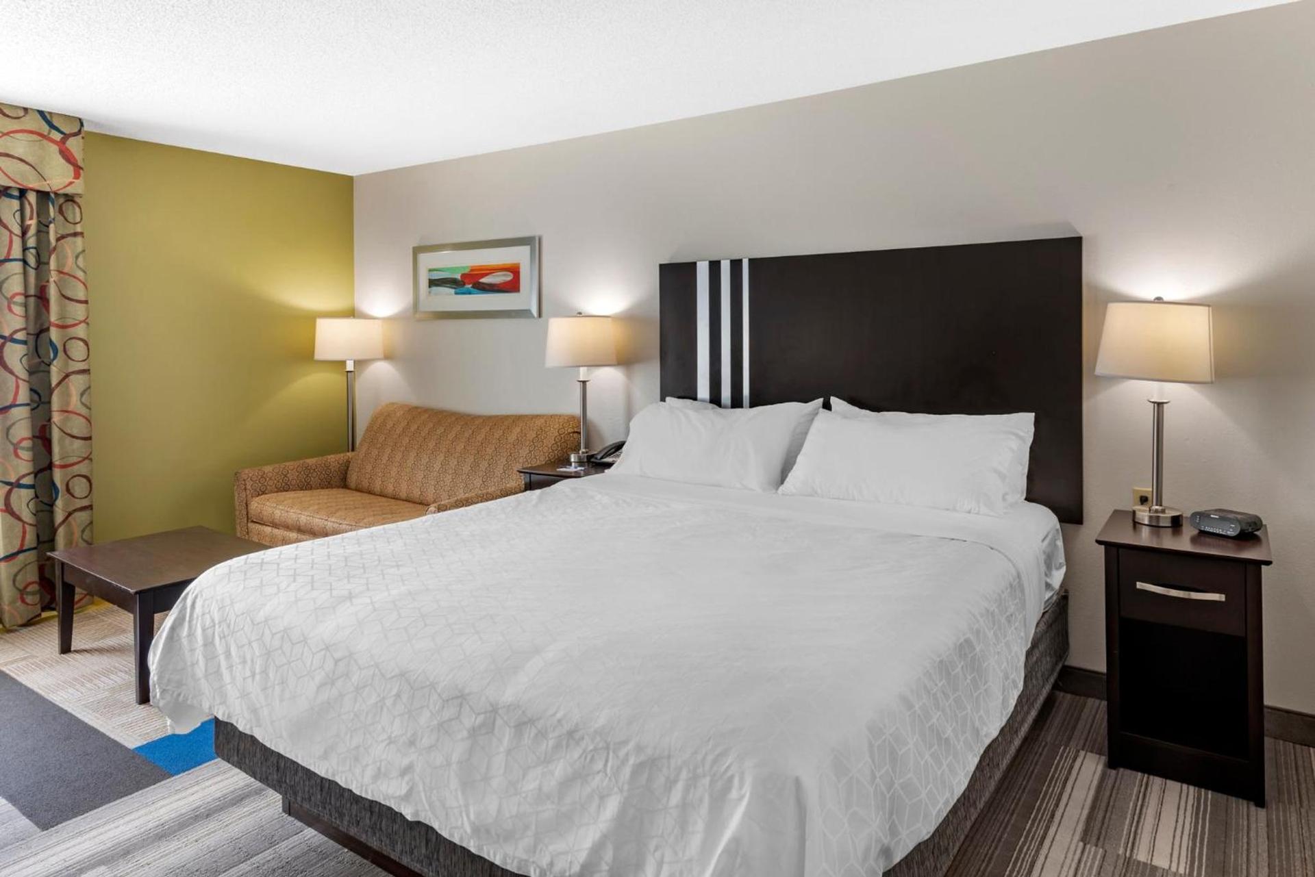 Holiday Inn Express Hotel & Suites Cincinnati-Blue Ash by IHG photo 28
