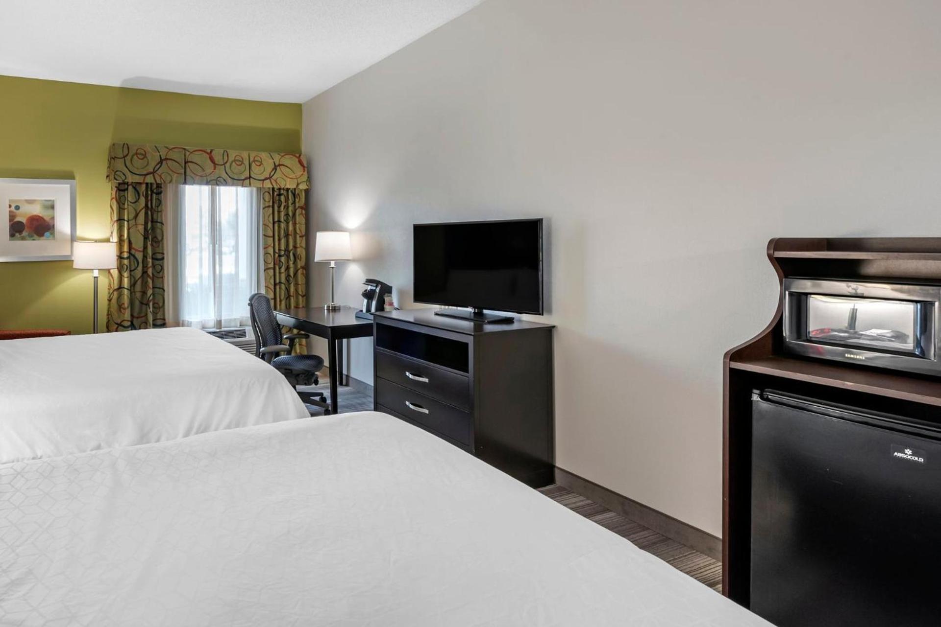 Holiday Inn Express Hotel & Suites Cincinnati-Blue Ash by IHG photo 12