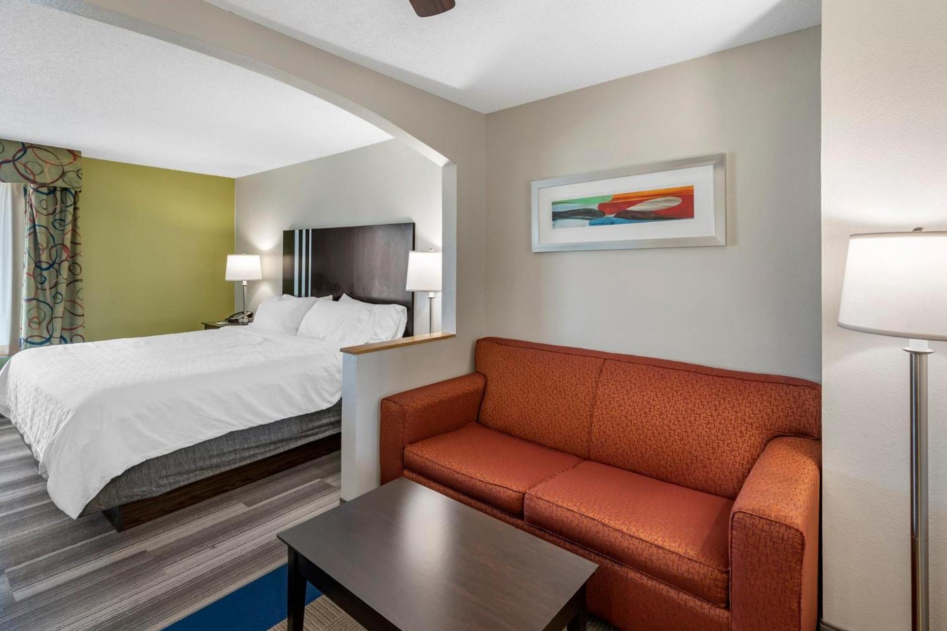 Holiday Inn Express Hotel & Suites Cincinnati-Blue Ash by IHG photo 18